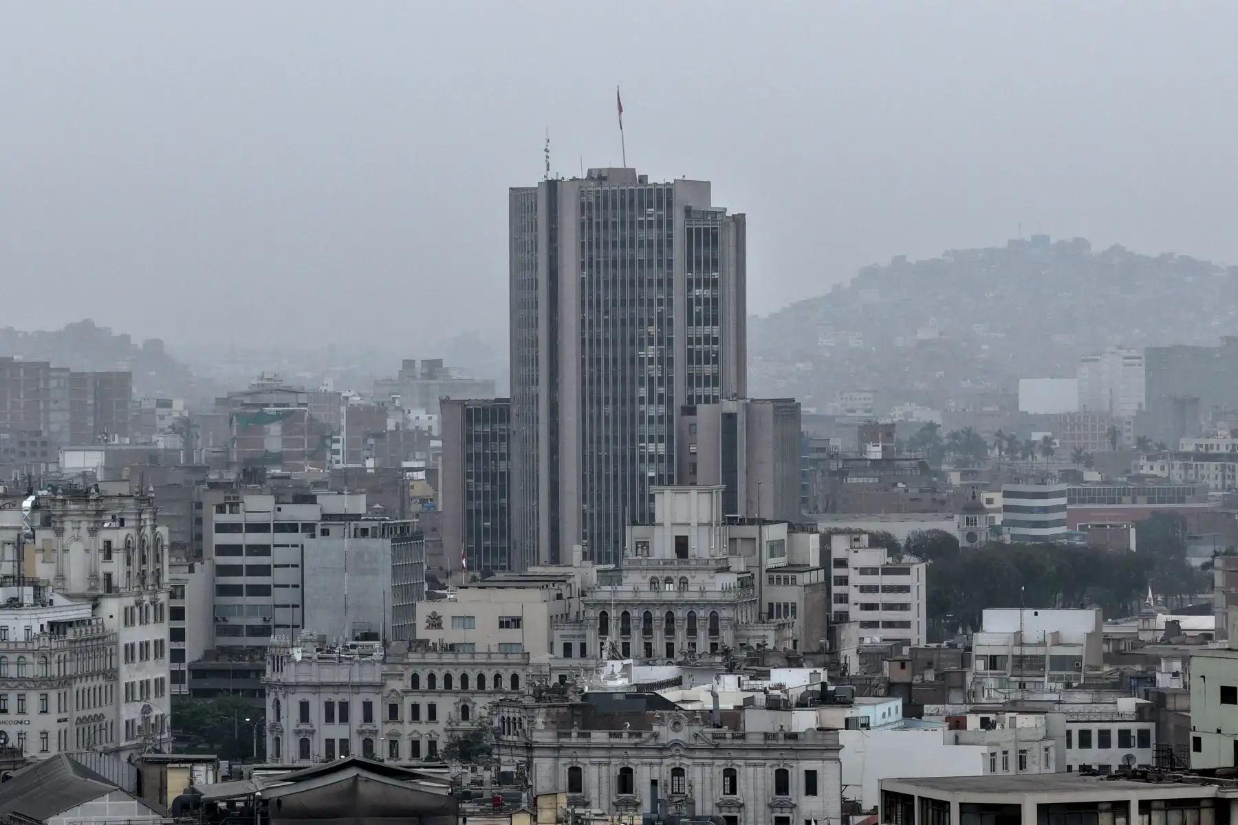 Lima amaneció con densa neblina y un poco de humedad el sábado 16 de mayo de 2026, en plena temporada de otoño. Tal como informó el Senamhi, la temperatura mínima en la capital para los siguientes días estará entre 18º y 19º grados centígrados. Foto: ANDINA/Daniel Bracamonte