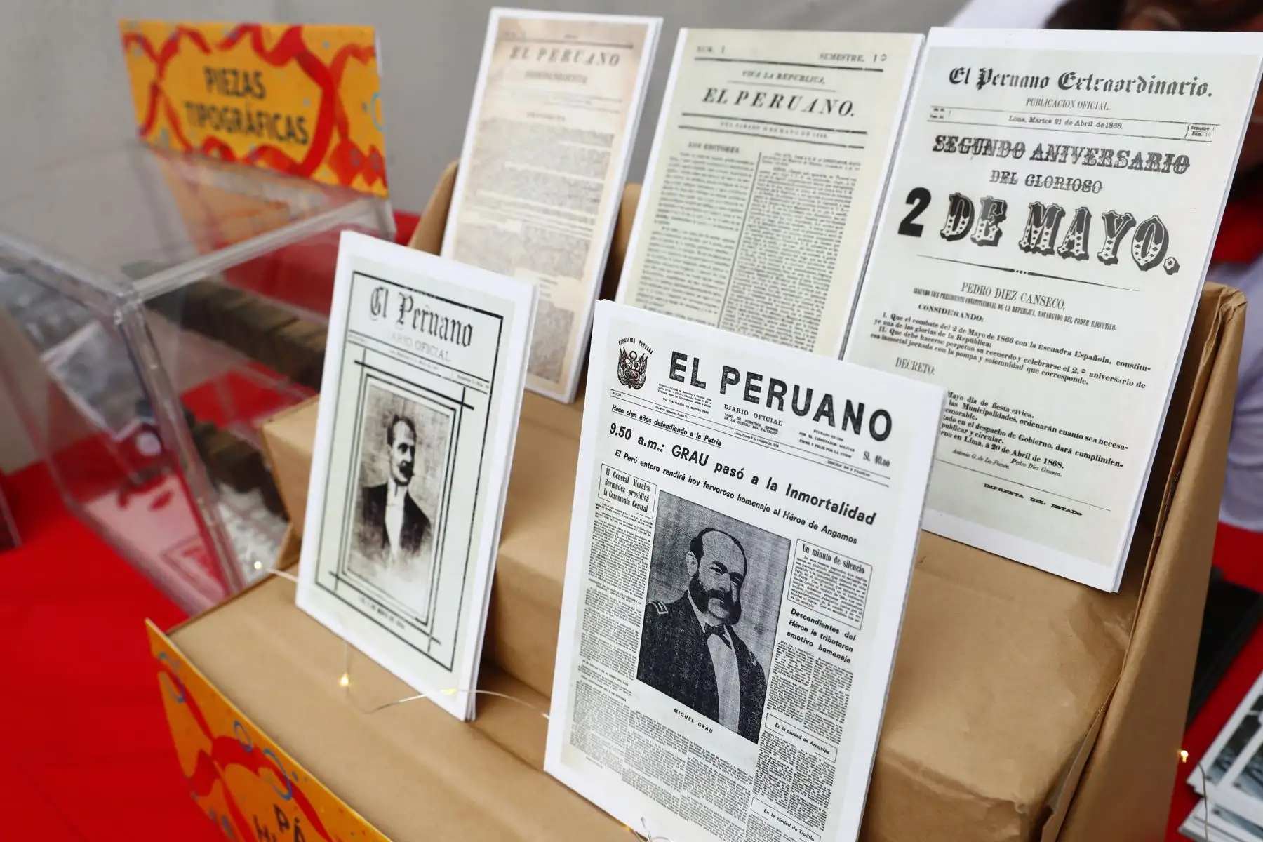 El Museo Gráfico de El Peruano se hizo presente en la XXIV Feria de Museos de Lima 2026, que se realiza en el Convento de Santo Domingo, en el Cercado de Lima, el 16 y 17 de mayo. El Diario Oficial cuenta con un módulo donde los visitantes pueden conocer parte de la historia del Perú, además de llevarse algunos souvenirs. Foto: ANDINA/Daniel Bracamonte