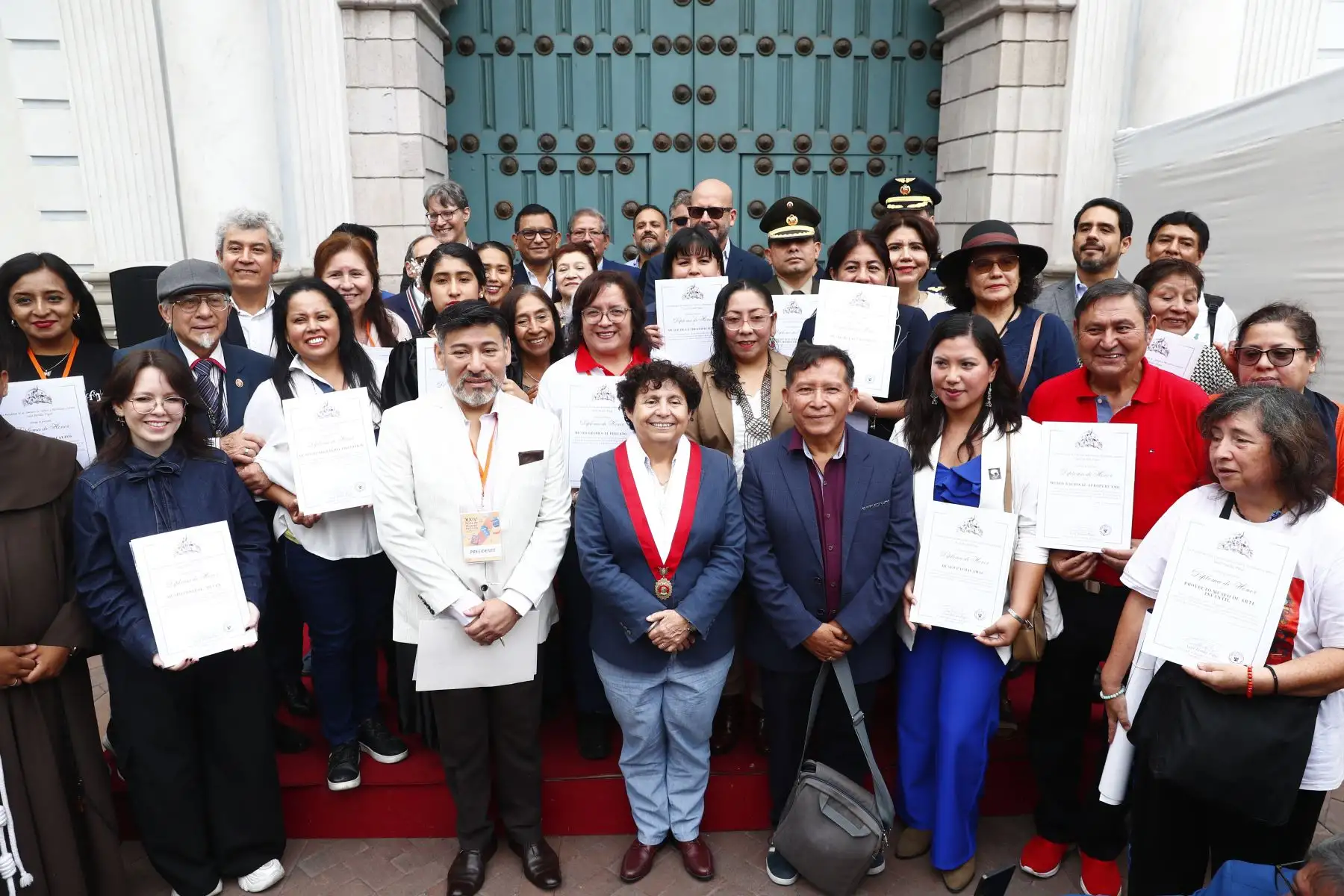 El Museo Gráfico de El Peruano se hizo presente en la XXIV Feria de Museos de Lima 2026, que se realiza en el Convento de Santo Domingo, en el Cercado de Lima, el 16 y 17 de mayo. El Diario Oficial cuenta con un módulo donde los visitantes pueden conocer parte de la historia del Perú, además de llevarse algunos souvenirs. Foto: ANDINA/Daniel Bracamonte