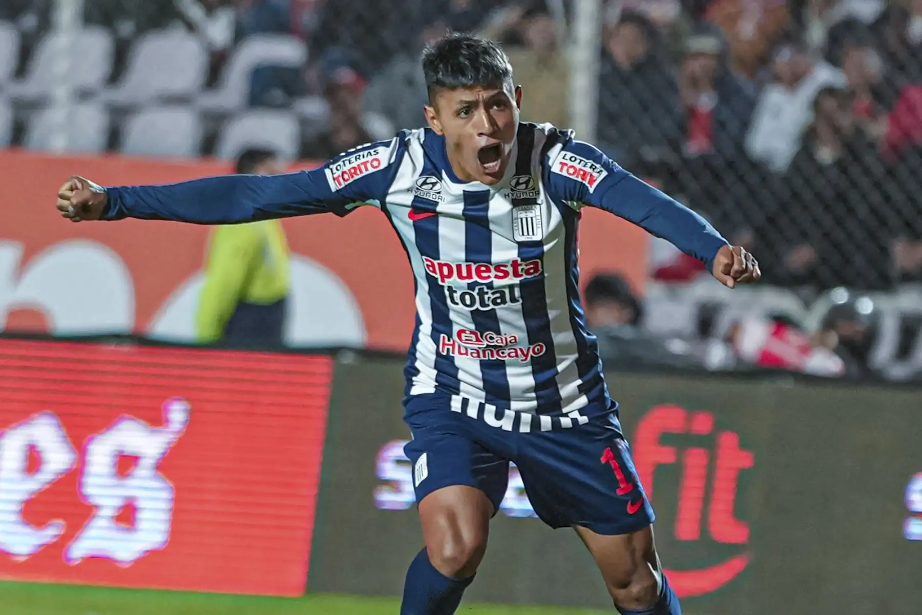 Alianza Lima ganó a Cienciano 1-0 con gol de Marcos Huamán y se acerca al título del Torneo Apertura. Foto: Liga 1