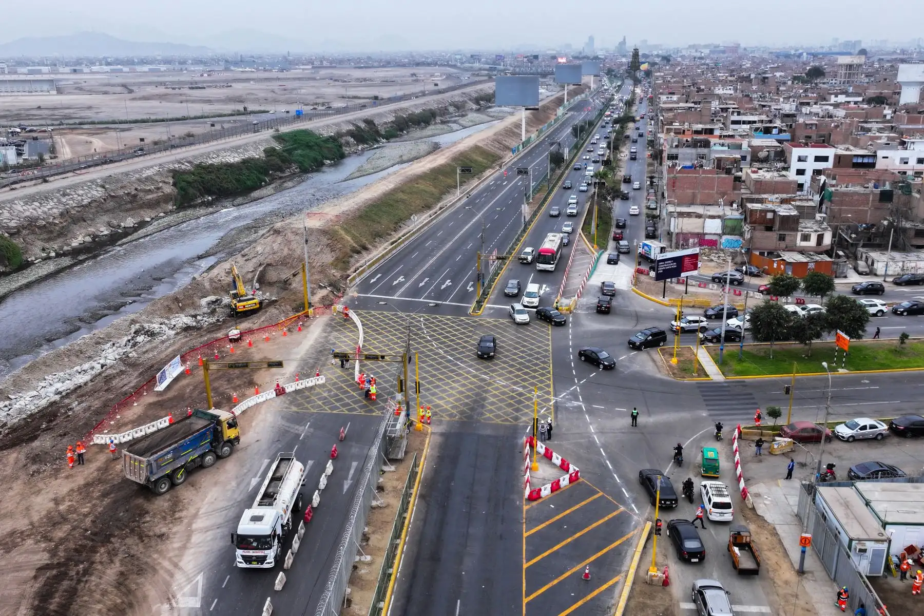 Ministerio de Transportes y Comunicaciones anuncia que desde este domingo 17 de mayo a las 8 a.m. se iniciará la primera etapa del plan de desvío vehicular en un tramo de la av. Morales Duárez para dar inicio a las obras del Proyecto Puente Santa Rosa, al Aeropuerto Internacional Jorge Chávez.
Foto: ANDINA/Difusión