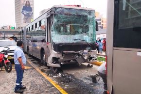 Miraflores: triple choque de buses del Metropolitano deja al menos 25 heridos. Foto: ANDINA/Cortesía César García.