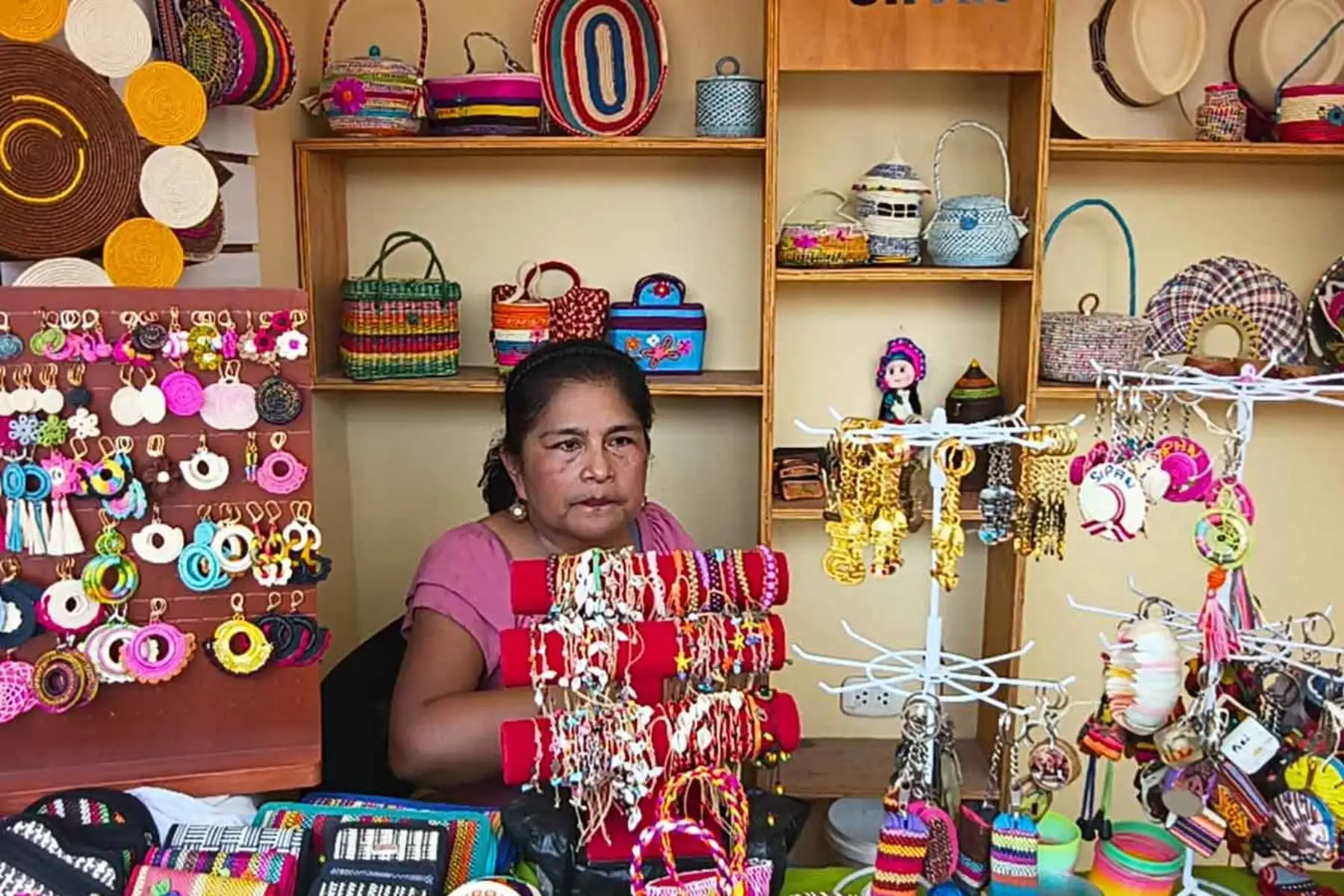 La feria desarrollada en los museos de Lambayeque incluyó espacios dedicados a la artesanía regional y al fortalecimiento del vínculo entre patrimonio cultural y comunidad. Foto: ANDINA/Difusión.