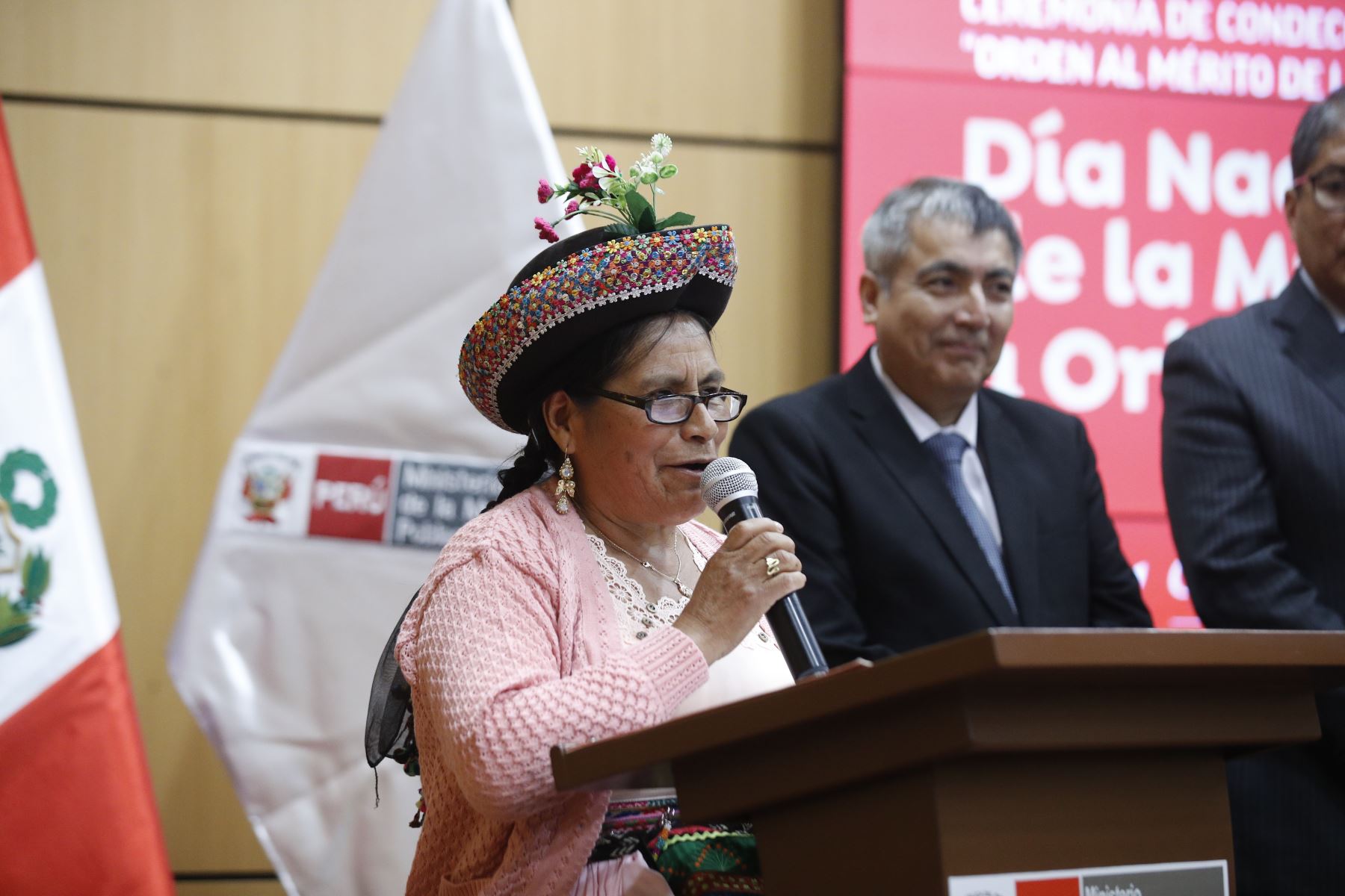 El Ministerio de la Mujer y Poblaciones Vulnerables (MIMP) realizó la ceremonia de condecoración a ocho destacadas defensoras de los recursos naturales y de los derechos de las mujeres y de las culturas ancestrales, en el marco de las actividades por el Día Nacional de la Mujer Indígena u Originaria. Foto: ANDINA/Eddy Ramos.