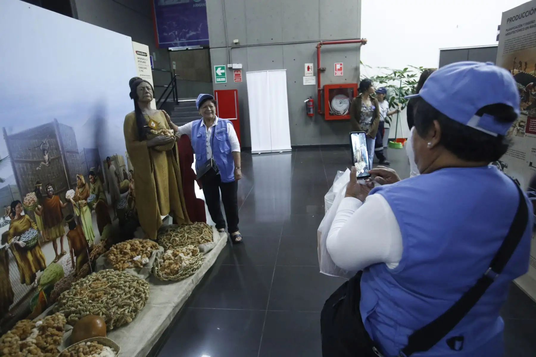 La exposición presentó espacios inmersivos y experiencias digitales orientadas a acercar al público al patrimonio cultural y a la historia de la civilización más antigua de América. Foto: ANDINA/Eddy Ramos.