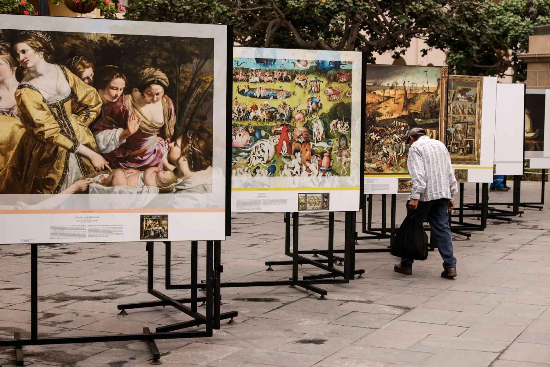 La muestra reúne reproducciones de pinturas pertenecientes a distintas escuelas artísticas europeas, entre ellas el barroco español, el renacimiento italiano y la tradición flamenca. Foto: ANDINA/Luis Iparraguirre.