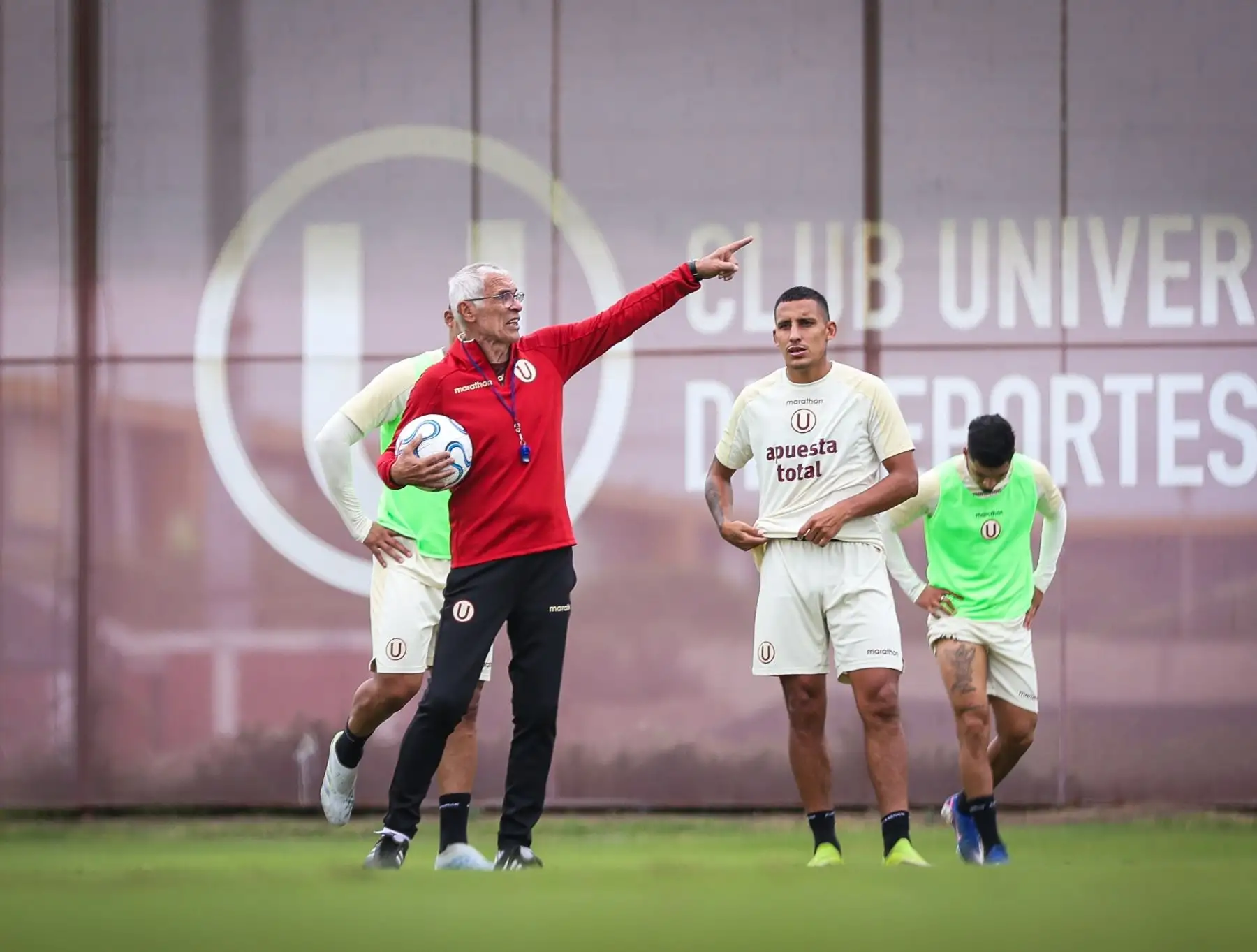 Universitario vs. Nacional: El día y hora del esperado debut de Héctor Cúper como DT crema