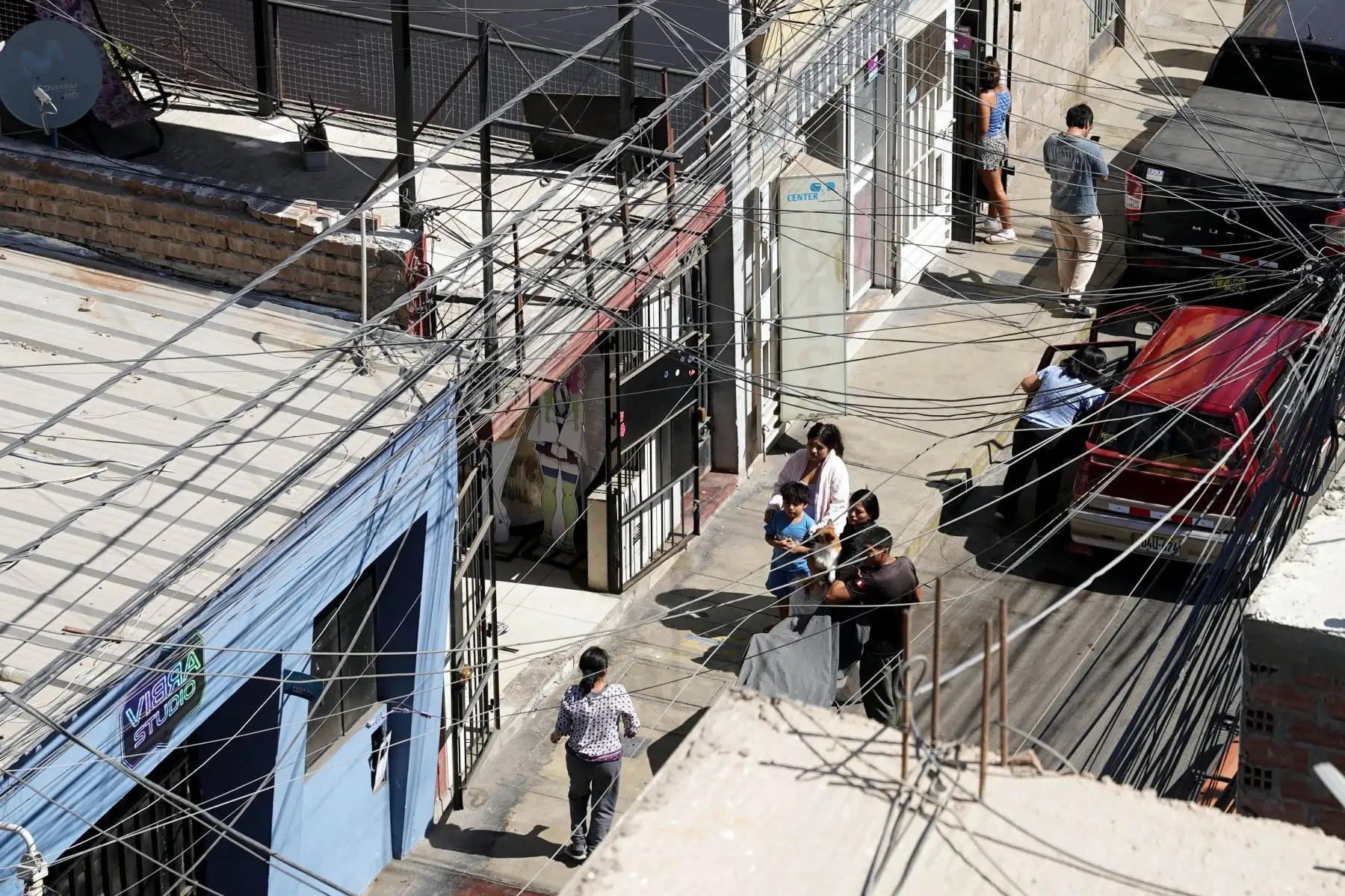 Muchos habitantes de la urbe salieron de sus casas y centros de trabajo asustados buscando zonas seguras. Foto: Cortesía/ Genry Bautista