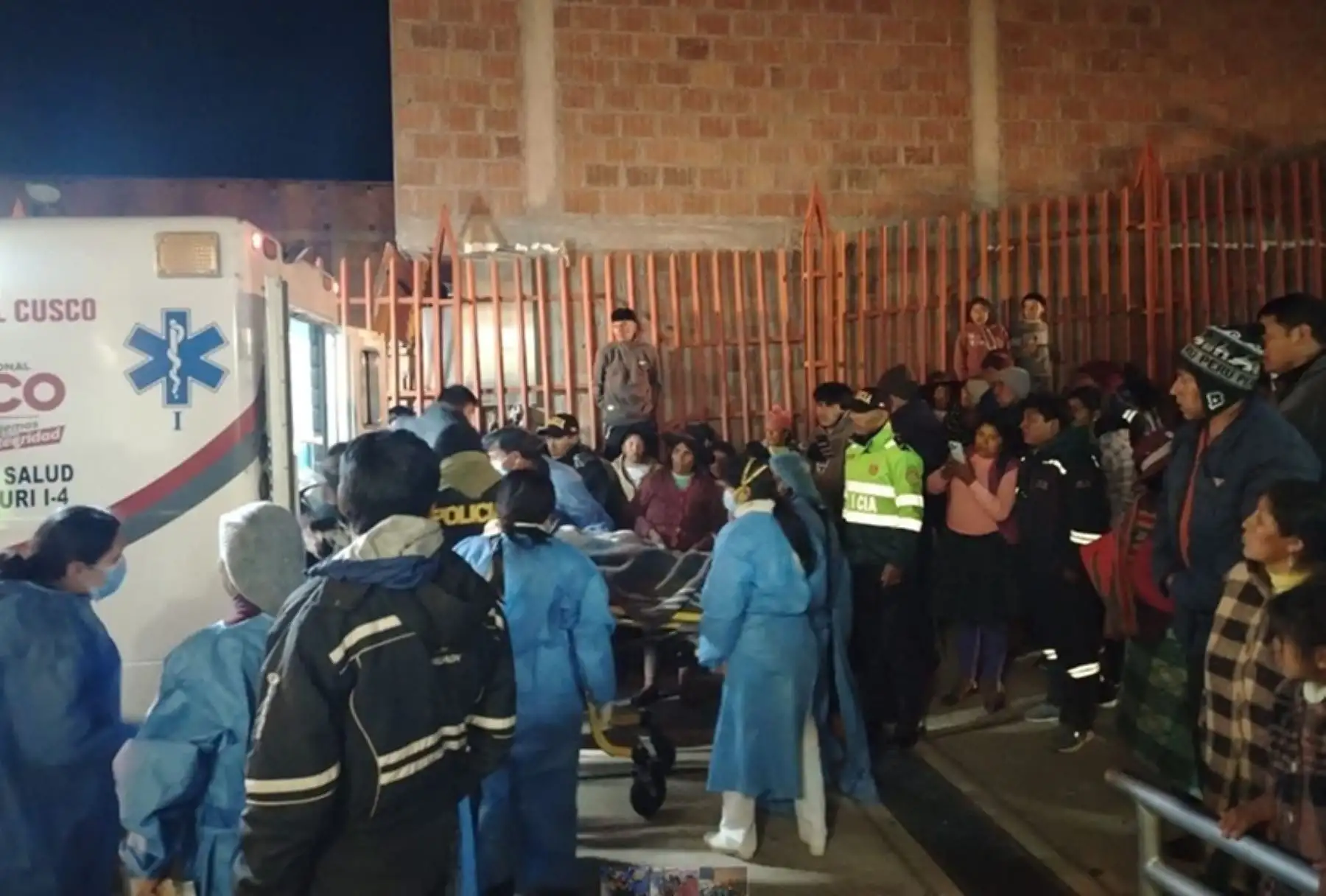 Cusco: Al menos 5 fallecidos y 17 heridos deja vuelco de camión que retornaba de Qeros