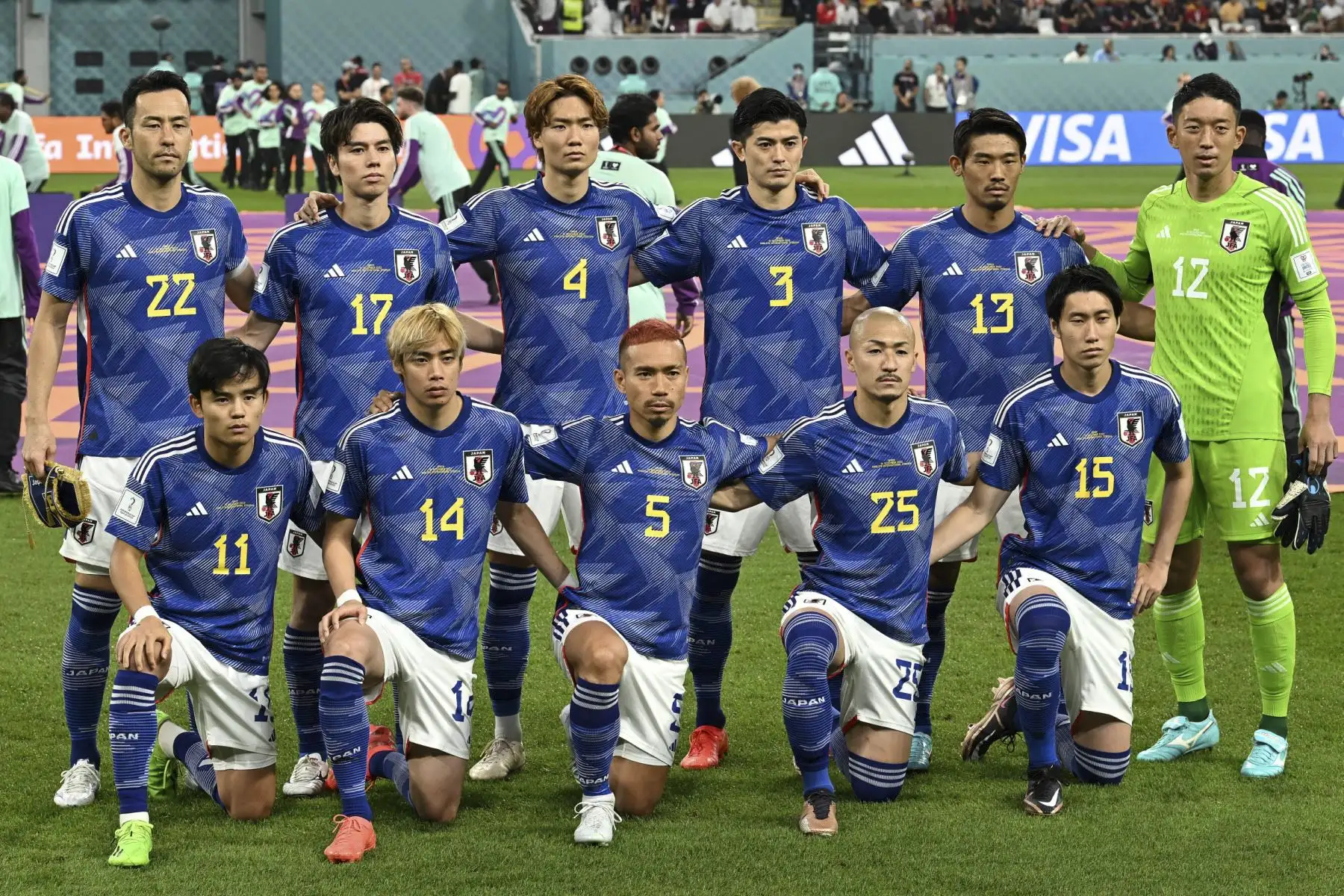 La selección de Japón, con Yuto Nagatomo, posa para una foto de equipo antes del partido de fútbol del Grupo E de la Copa Mundial de Qatar 2022 entre Japón y España en el Estadio Internacional Khalifa de Doha el 1 de diciembre de 2022. Foto: AFP