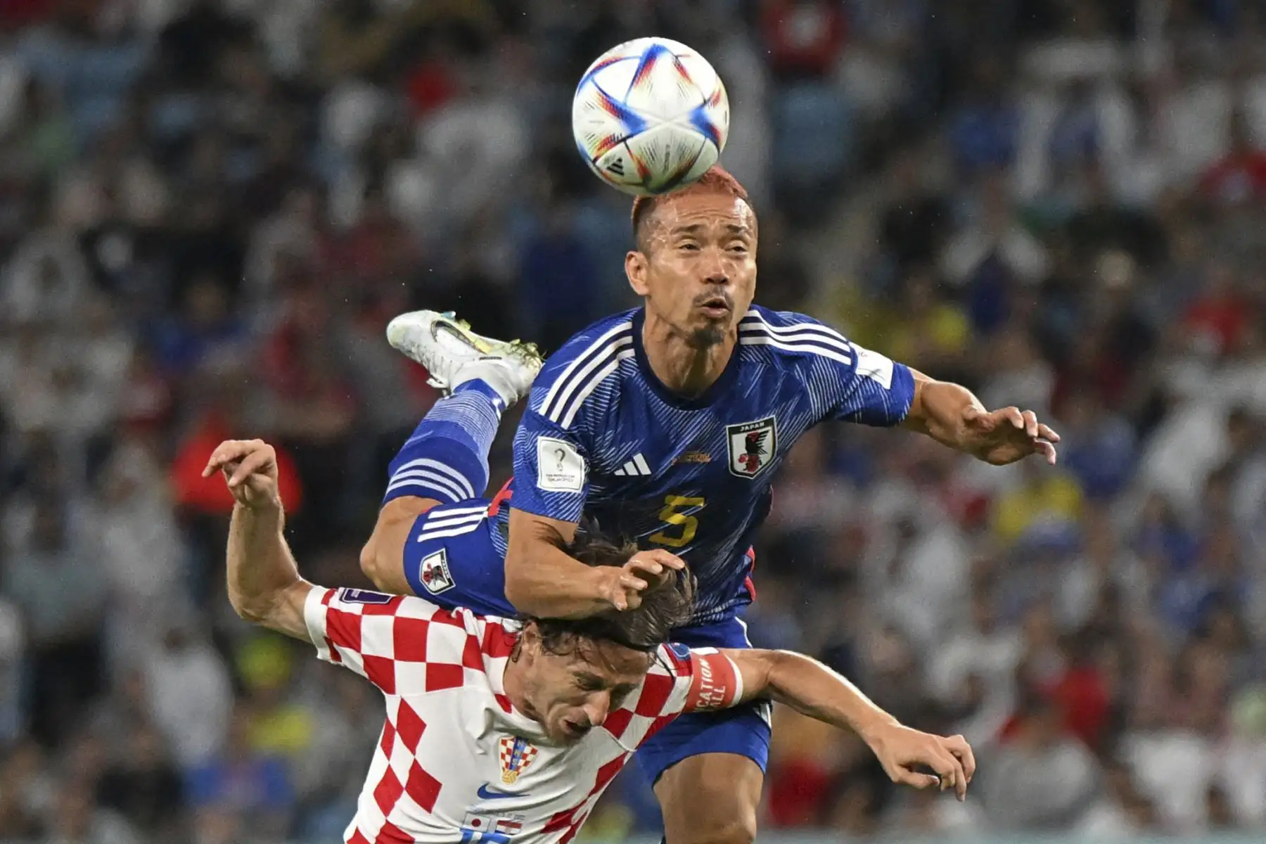 Yuto Nagatomo fue convocado por Japón para disputar el Mundial, torneo en el que participará por quinta vez a sus 39 años. Con ello, el defensor se convierte en el primer futbolista japonés en jugar cinco Copas del Mundo y reafirma su lugar como el jugador con más partidos mundialistas en la historia de su selección. (Foto de OZAN KOSE / AFP)