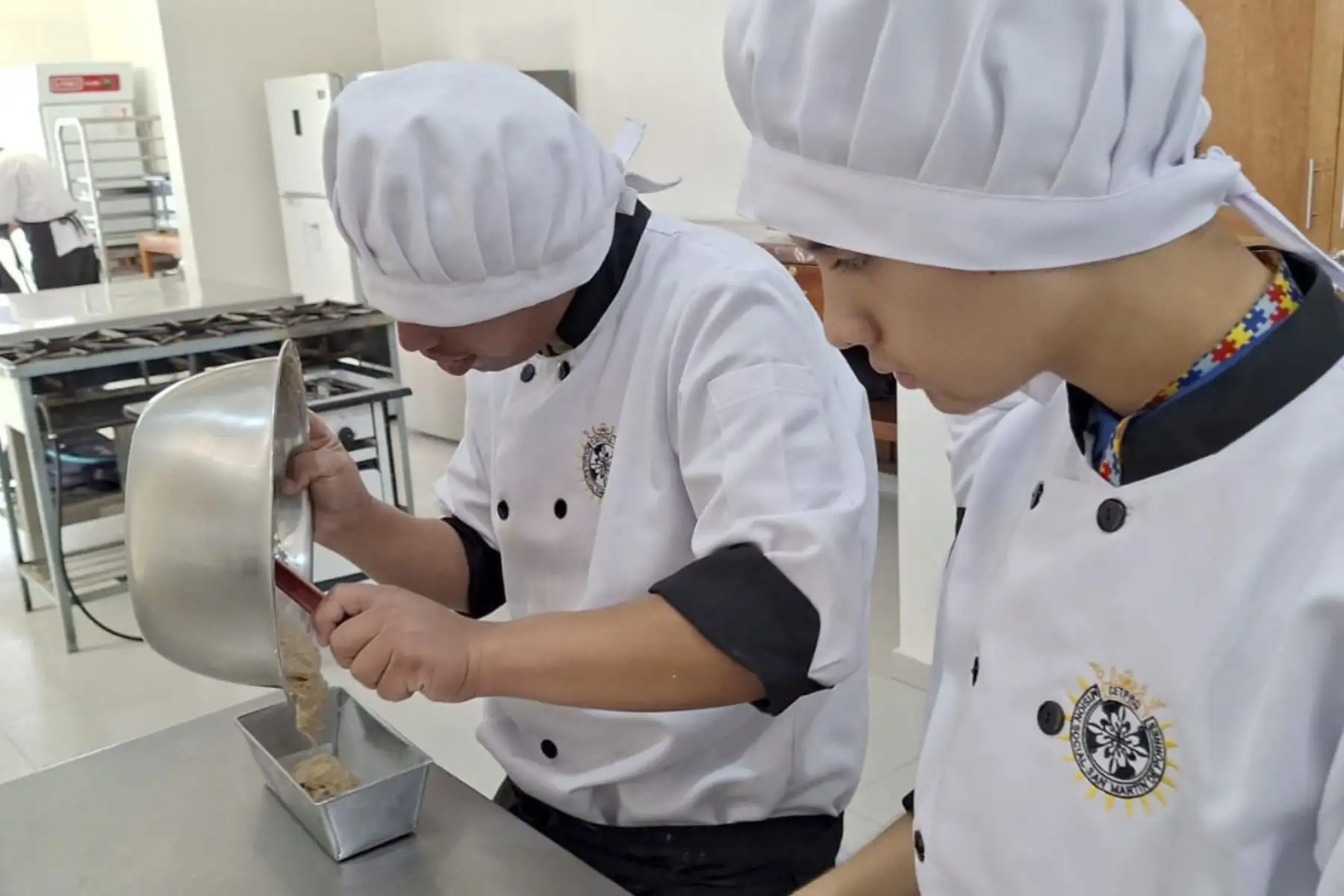 Minedu: Dulces que sanan y enseñan a jóvenes neurodivergentes en Arequipa