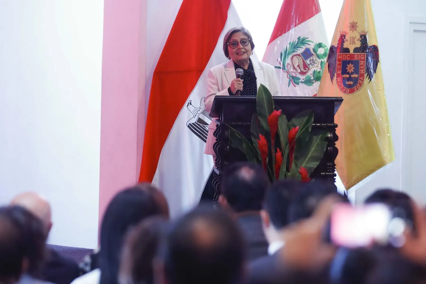 El símbolo del esplendor de la civilización egipcia y una de las piezas arqueológicas más reconocidas del mundo, la máscara funeraria de Tutankamón, ya no será más ajena al público peruano gracias a la réplica oficial que la Embajada de la República Árabe de Egipto en el Perú ha donado formalmente a la ciudad de Lima y que hoy ha sido develada en una emotiva ceremonia diplomática. Foto: ANDINA/Eddy Ramos