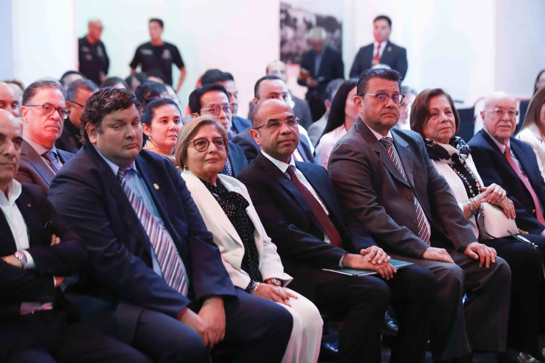 El símbolo del esplendor de la civilización egipcia y una de las piezas arqueológicas más reconocidas del mundo, la máscara funeraria de Tutankamón, ya no será más ajena al público peruano gracias a la réplica oficial que la Embajada de la República Árabe de Egipto en el Perú ha donado formalmente a la ciudad de Lima y que hoy ha sido develada en una emotiva ceremonia diplomática. Foto: ANDINA/Eddy Ramos