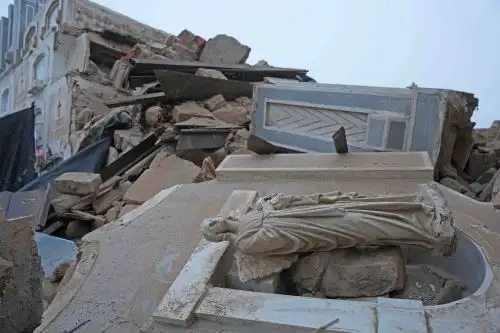 Sismo de magnitud 6.1 provoca el colapso de un pabellón histórico en el cementerio antiguo de Ica