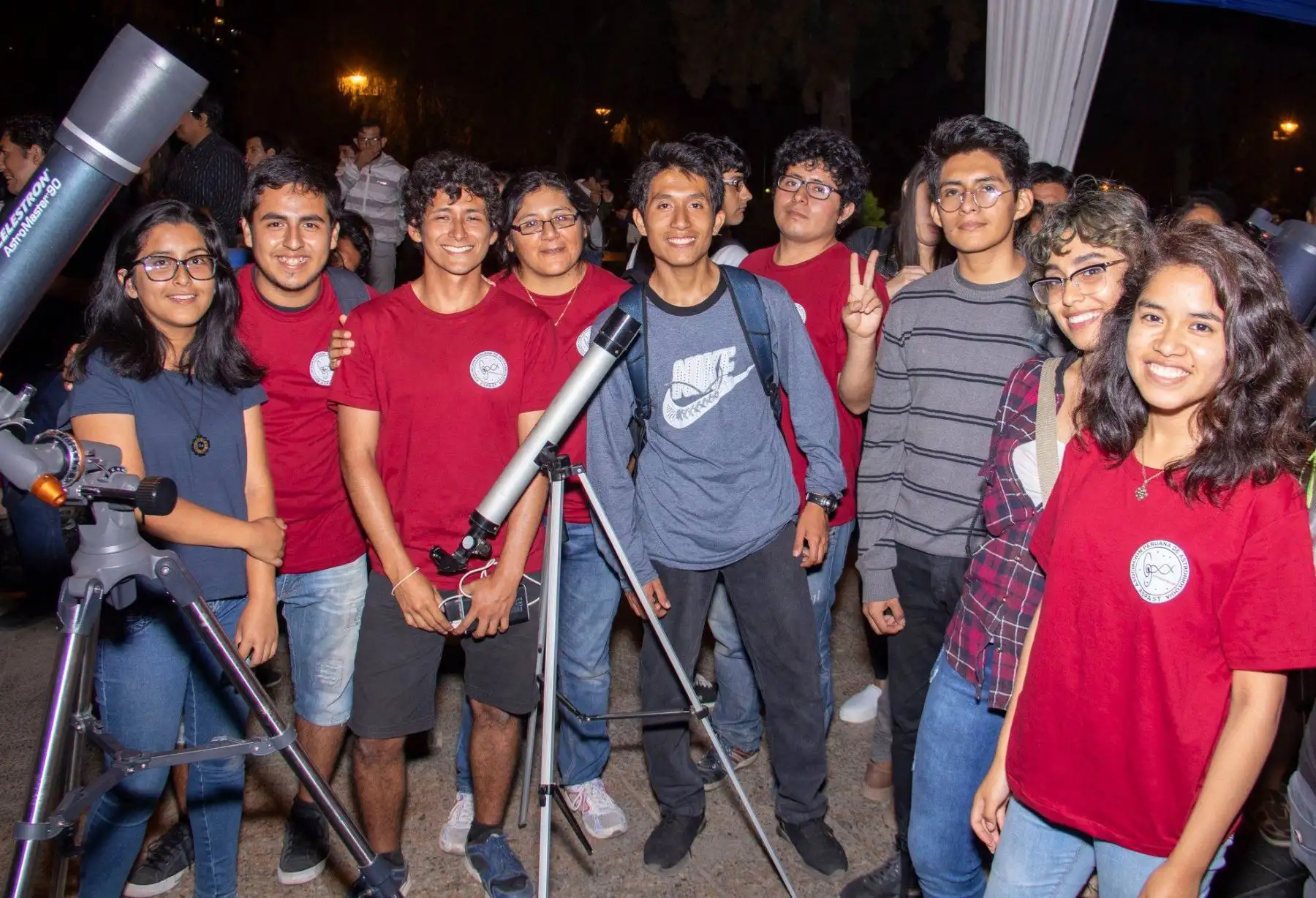 Telescopios, cohetes y ponencias de científicos en el Día Internacional de la Astronomía