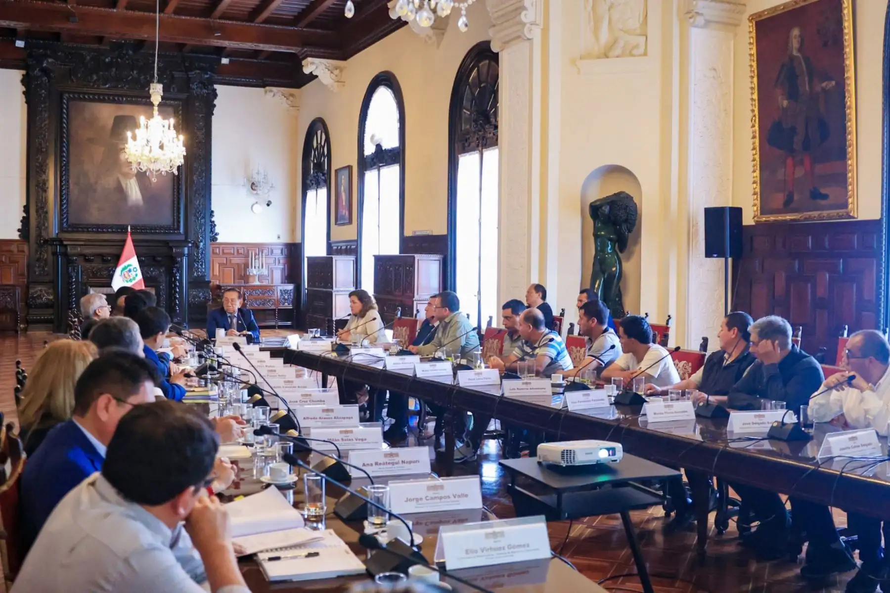 El presidente José María Balcázar recibió en Palacio de Gobierno a autoridades y representantes de la sociedad civil de Cajamarca, articulando esfuerzos para priorizar proyectos urgentes en educación, transporte, agua y saneamiento. Foto: ANDINA/Prensa Presidencia