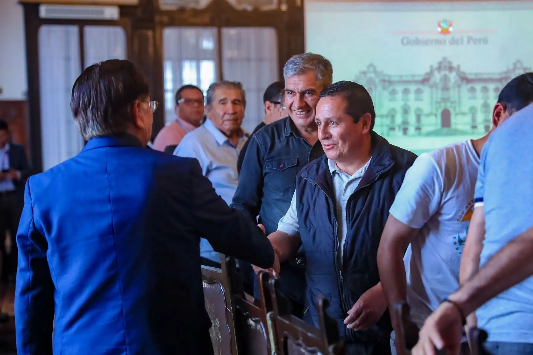 El presidente José María Balcázar recibió en Palacio de Gobierno a autoridades y representantes de la sociedad civil de Cajamarca, articulando esfuerzos para priorizar proyectos urgentes en educación, transporte, agua y saneamiento. Foto: ANDINA/Prensa Presidencia