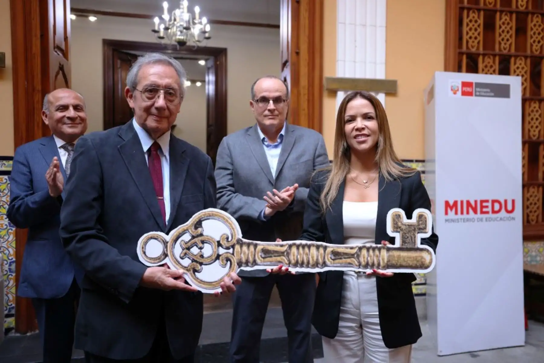 Casa de Osambela fue entregada a las academias nacionales de Ciencias, Medicina y Letras