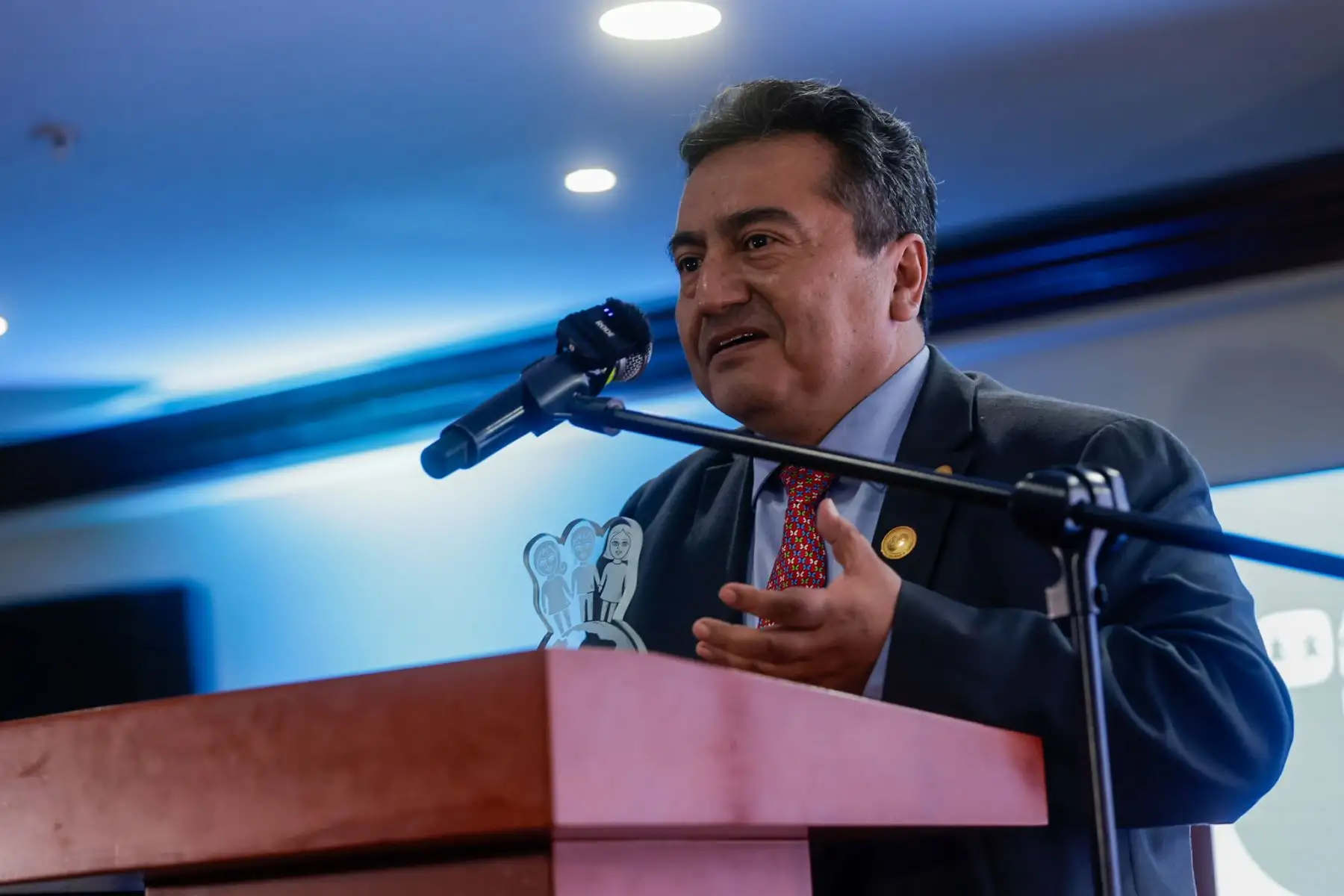 Félix Paz Quiroz, gerente general de Editora Perú, ofreció unas palabras durante la ceremonia “Aliados por la Niñez”, organizada por Aldeas Infantiles SOS Perú, actividad que reunió a representantes de instituciones públicas, empresas y organizaciones comprometidas con la defensa de los derechos de la infancia. Foto: ANDINA/Luis Iparraguirre.