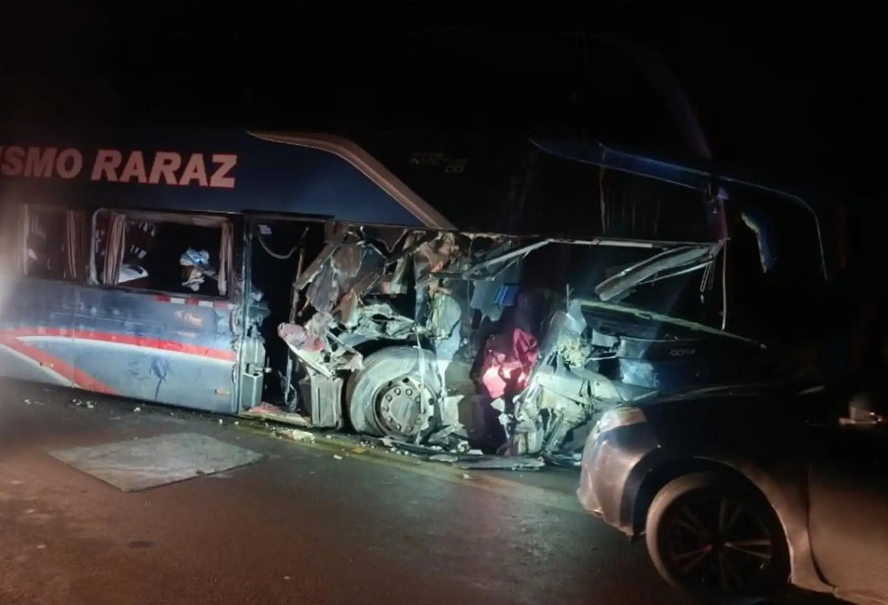 Despiste de bus interprovincial en Carretera Central deja varios pasajeros heridos