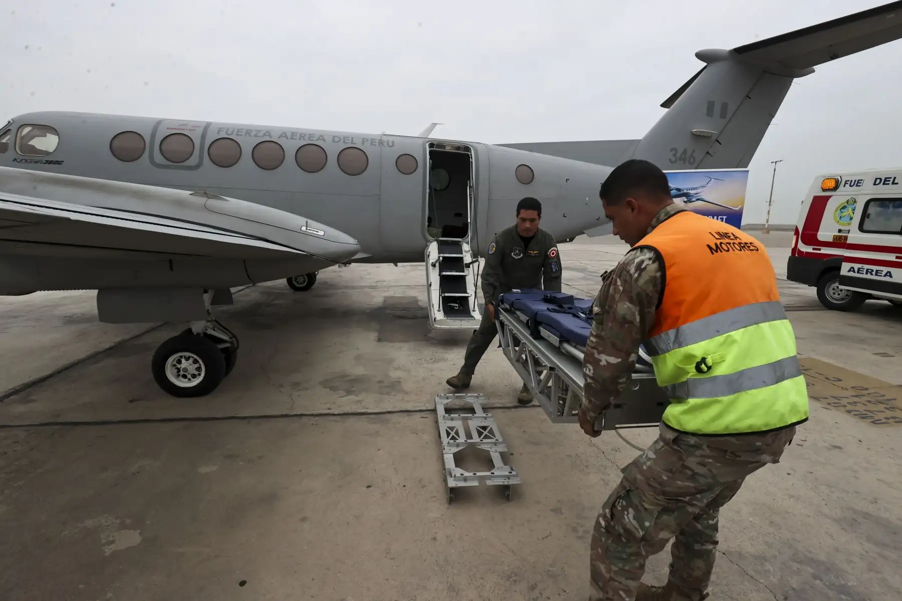 En el marco del Día Nacional del Donante de Órganos, la Fuerza Aérea del Perú a través del Mayor Vehael Málaga, presentó sus nuevas capacidades logísticas que emplean para contribuir al traslado de órganos y de pacientes a bordo de sus aeronaves equipadas para esta misión.

Foto: ANDINA/Juan Carlos Guzmán Negrini