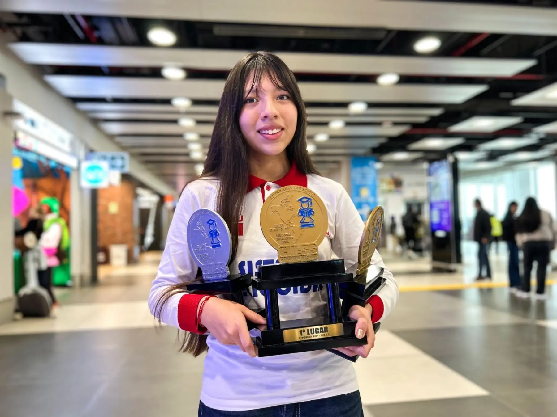 Peruana de 17 años gana bicampeonato juvenil de ajedrez en El Salvador