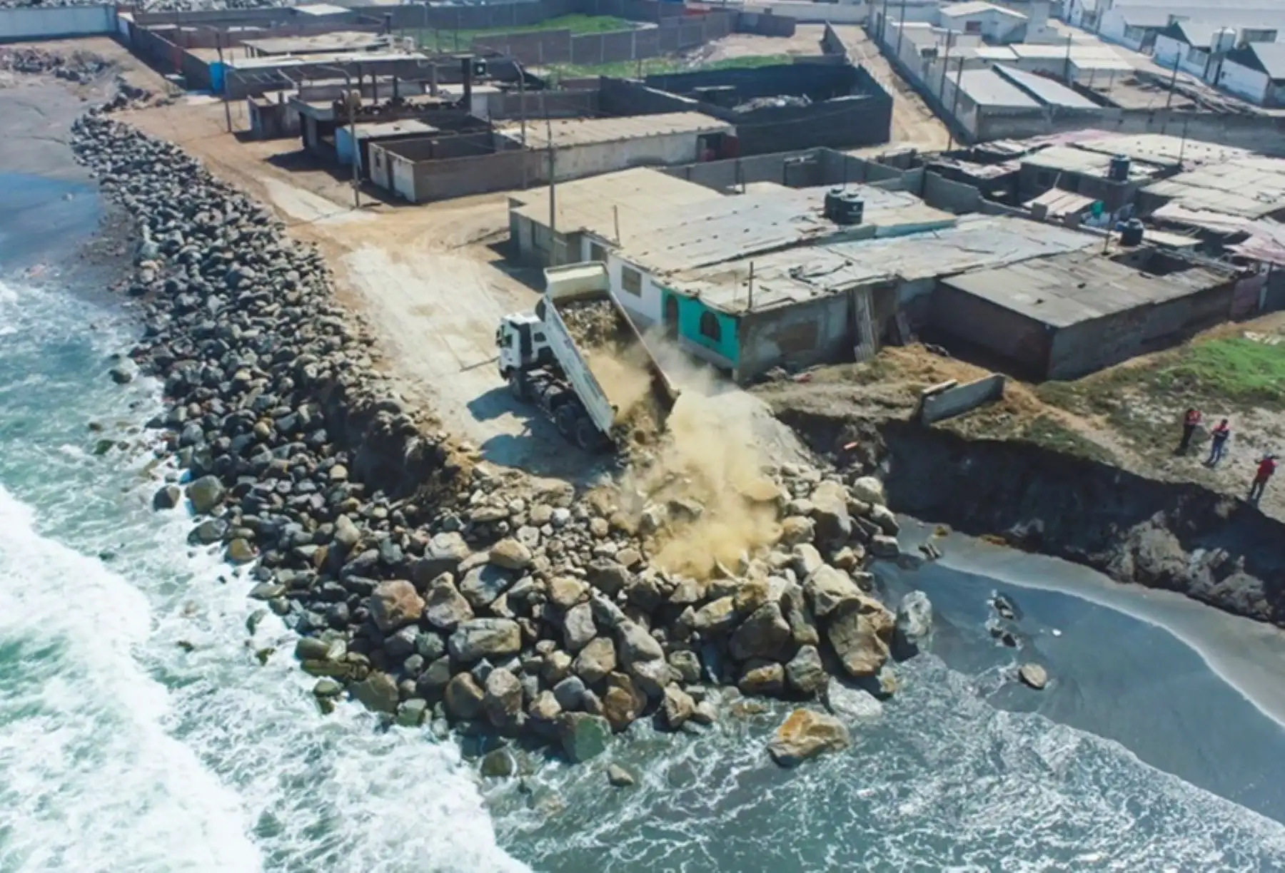 Trujillo: intensifican trabajos de protección frente a erosión costera en playa Taquila II