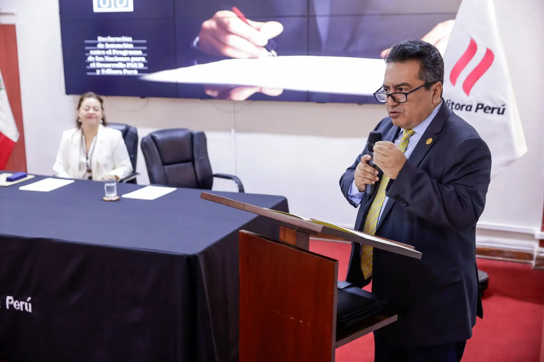 El gerente general de Editora Perú, Félix Paz Quiroz, brindó unas palabras durante la ceremonia de firma de la Declaración de Intención con el PNUD. Foto: ANDINA/Luis Iparraguirre.