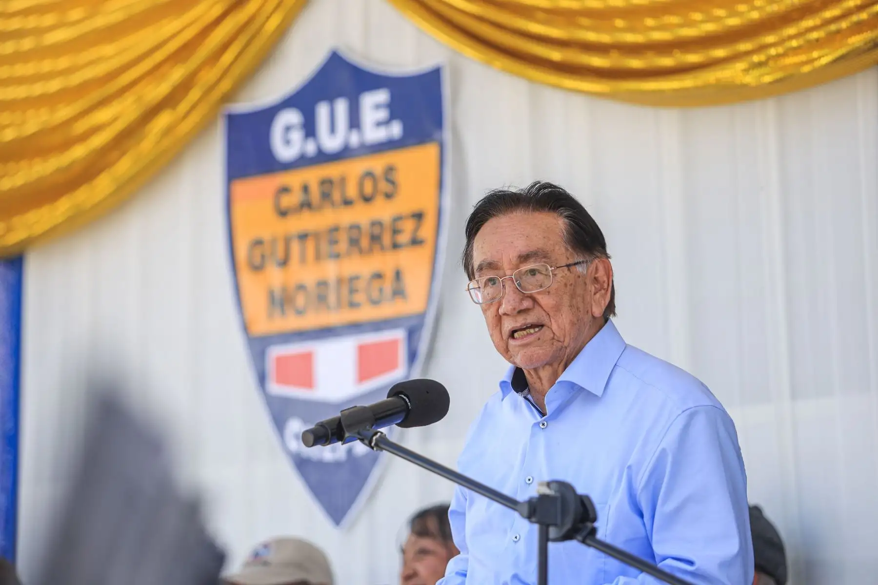 El presidente José María Balcázar Zelada visitó la I.E. “Carlos Gutiérrez Noriega” para liderar la entrega de herramientas tecnológicas destinadas a cerrar brechas digitales y fortalecer el aprendizaje de cientos de estudiantes. Durante la jornada, supervisó el uso de las nuevas tabletas y reafirmó el compromiso del Gobierno con una educación de calidad, basada en valores y tecnología, para garantizar que todos los alumnos del país tengan las mismas oportunidades de éxito. Foto: Presidencia