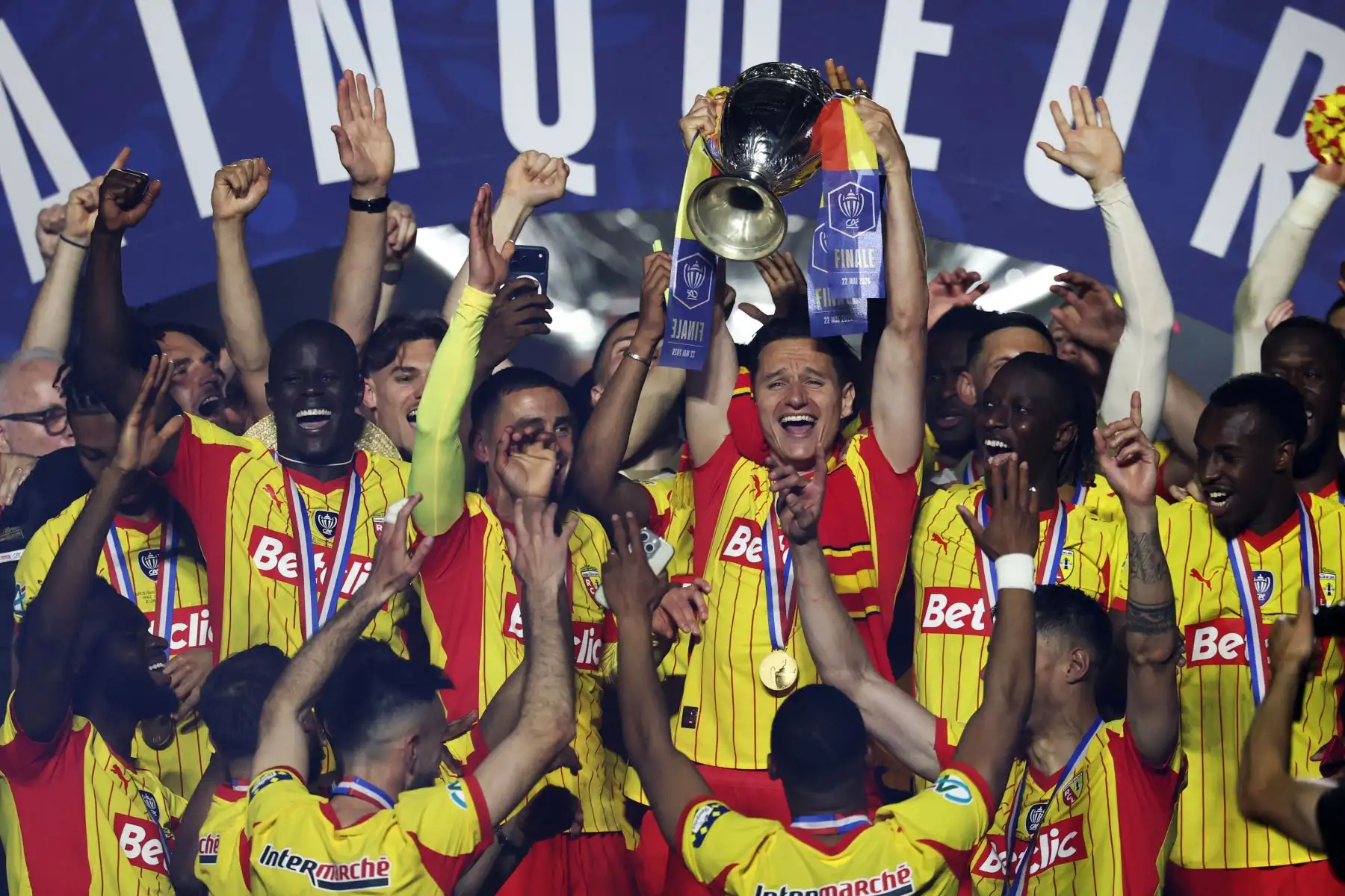 El Lens corona una temporada de ensueño con el título de su primera Copa de Francia