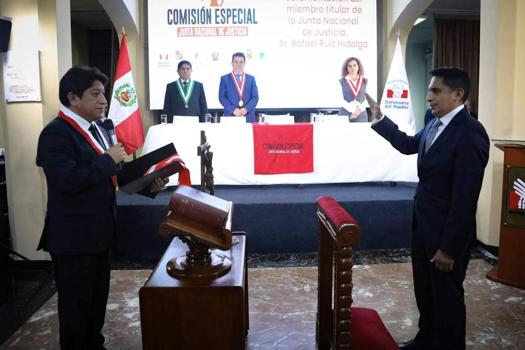 Rafael Ruiz Hidalgo juró como miembro titular de la Junta Nacional de Justicia