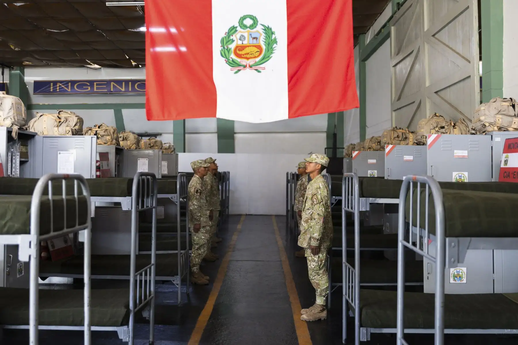 Con el objetivo de fortalecer las capacidades operacionales de las Fuerzas Armadas en Andahuaylas (Apurímac), el ministro de Defensa, Amadeo Javier Flores Carcagno, constató el trabajo que desarrollan unidades militares desplegadas en la zona, orientadas a la defensa y al apoyo al desarrollo nacional mediante el empleo de su personal y capacidad logística. Foto: Mindef