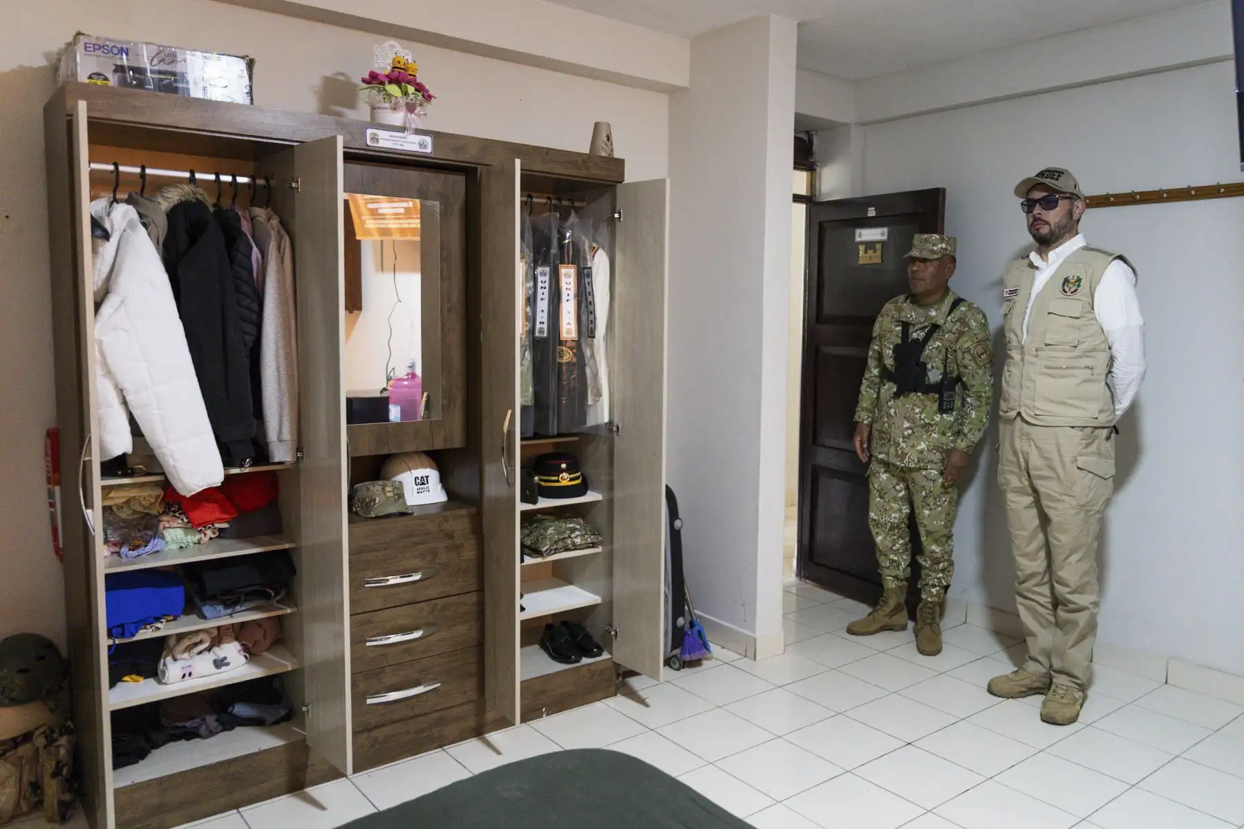 Con el objetivo de fortalecer las capacidades operacionales de las Fuerzas Armadas en Andahuaylas (Apurímac), el ministro de Defensa, Amadeo Javier Flores Carcagno, constató el trabajo que desarrollan unidades militares desplegadas en la zona, orientadas a la defensa y al apoyo al desarrollo nacional mediante el empleo de su personal y capacidad logística. Foto: Mindef