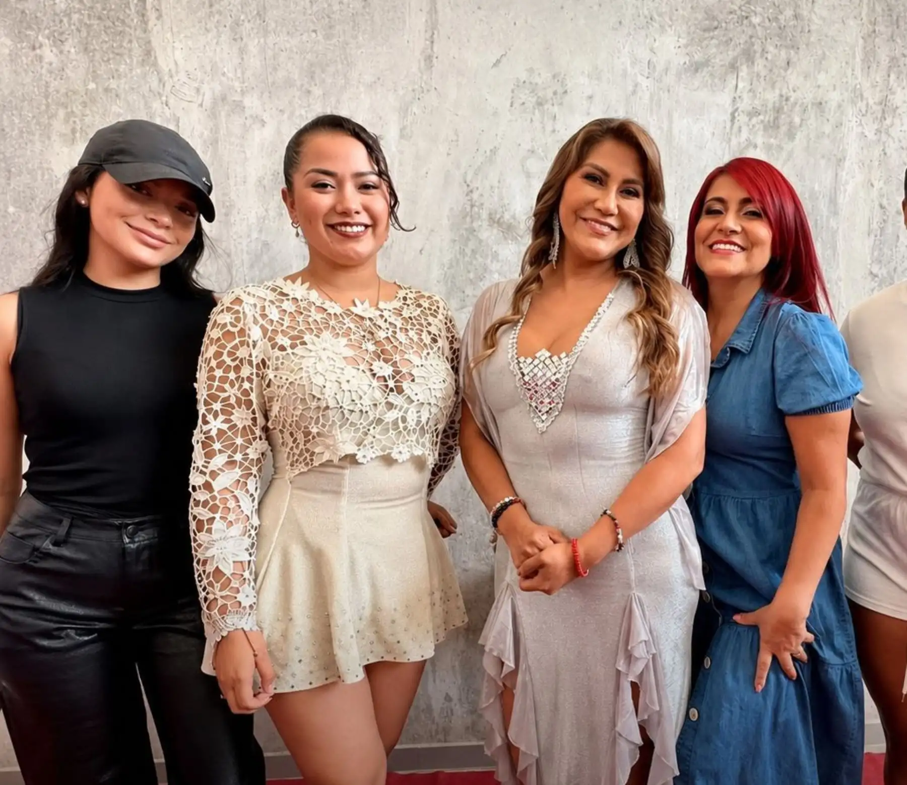María de los Ángeles llega con 