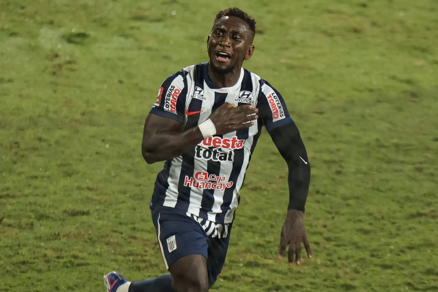 Alianza Lima ganó el Torneo Apertura a falta de una fecha tras vencer a Los Chankas de Andahuaylas en el estadio Alejandro Villanueva. Foto: Liga 1