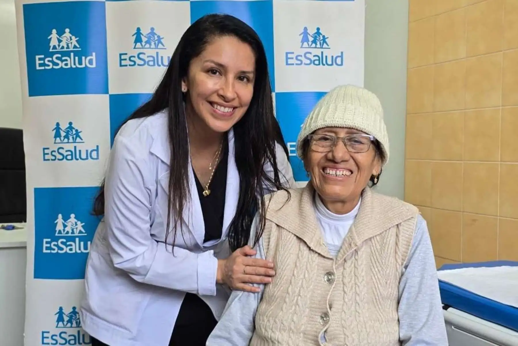EsSalud: extraen hernia gigante y reconstruyen abdomen a anciana con técnica inédita