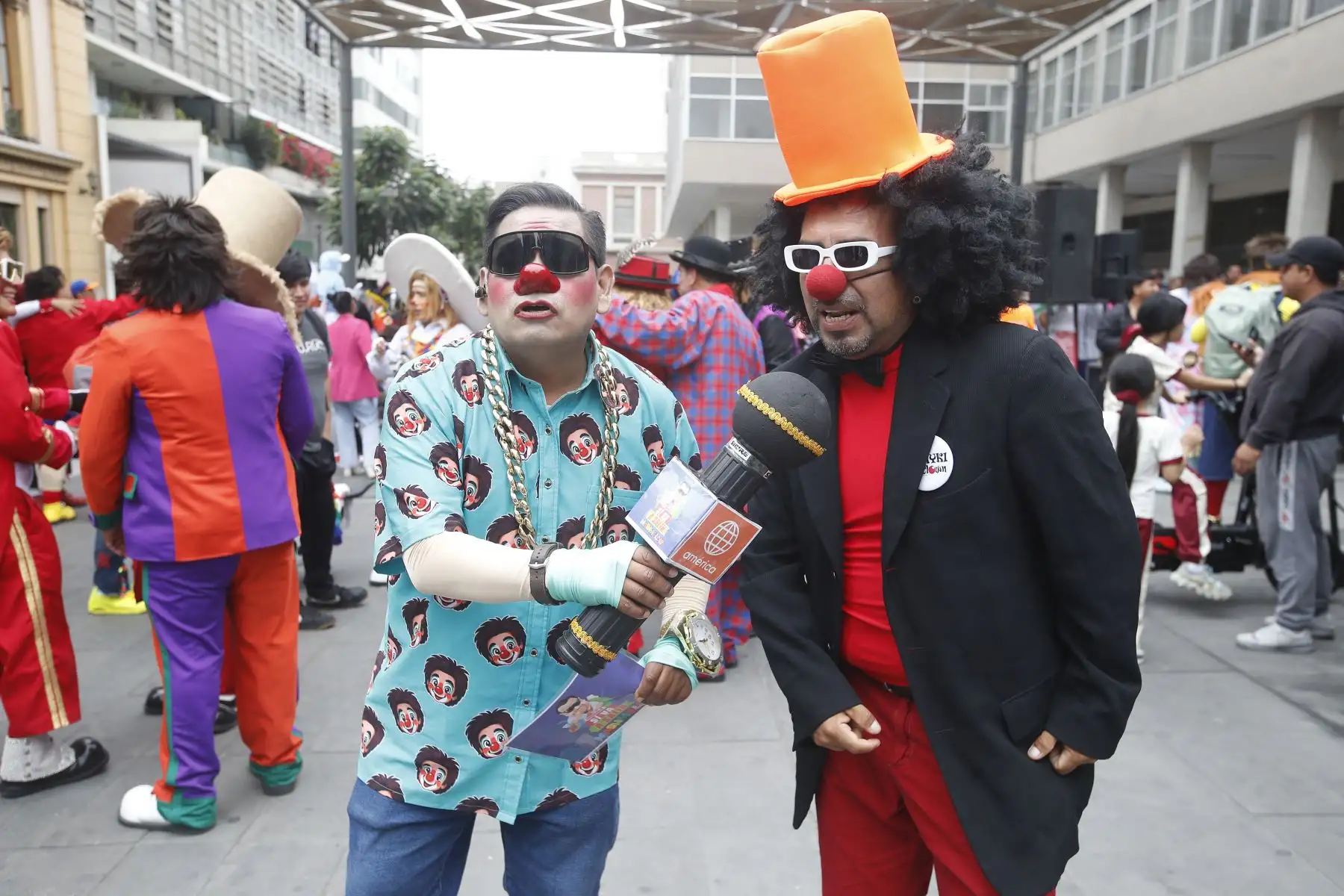 Diversos personajes y comparsas participaron en las actividades organizadas por el Día del Payaso Peruano, celebrado cada 25 de mayo en distintas ciudades del país. Foto: Eddy Ramos.