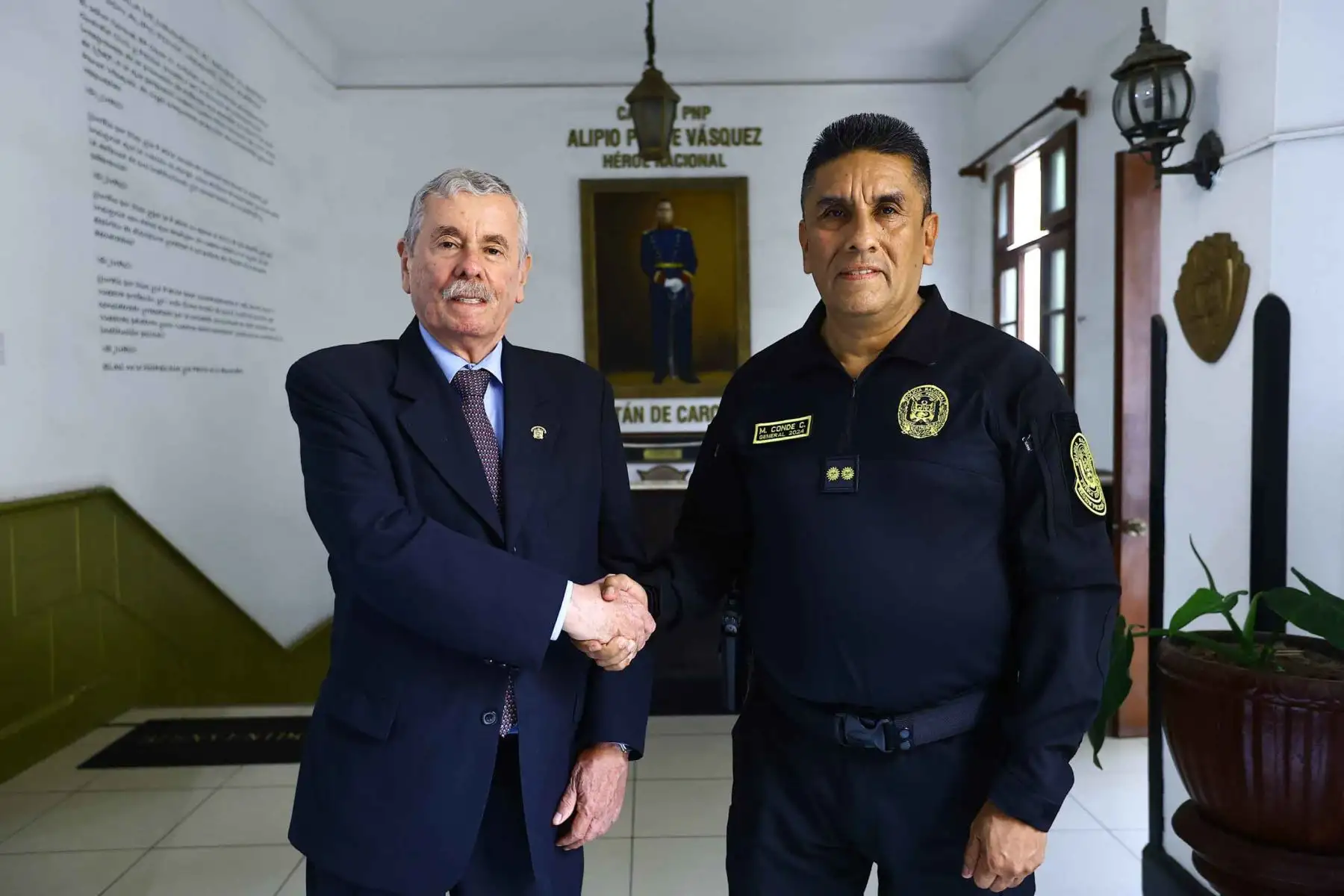 Fernando Rospigliosi y jefe policial del Callao coordinan acciones contra criminalidad