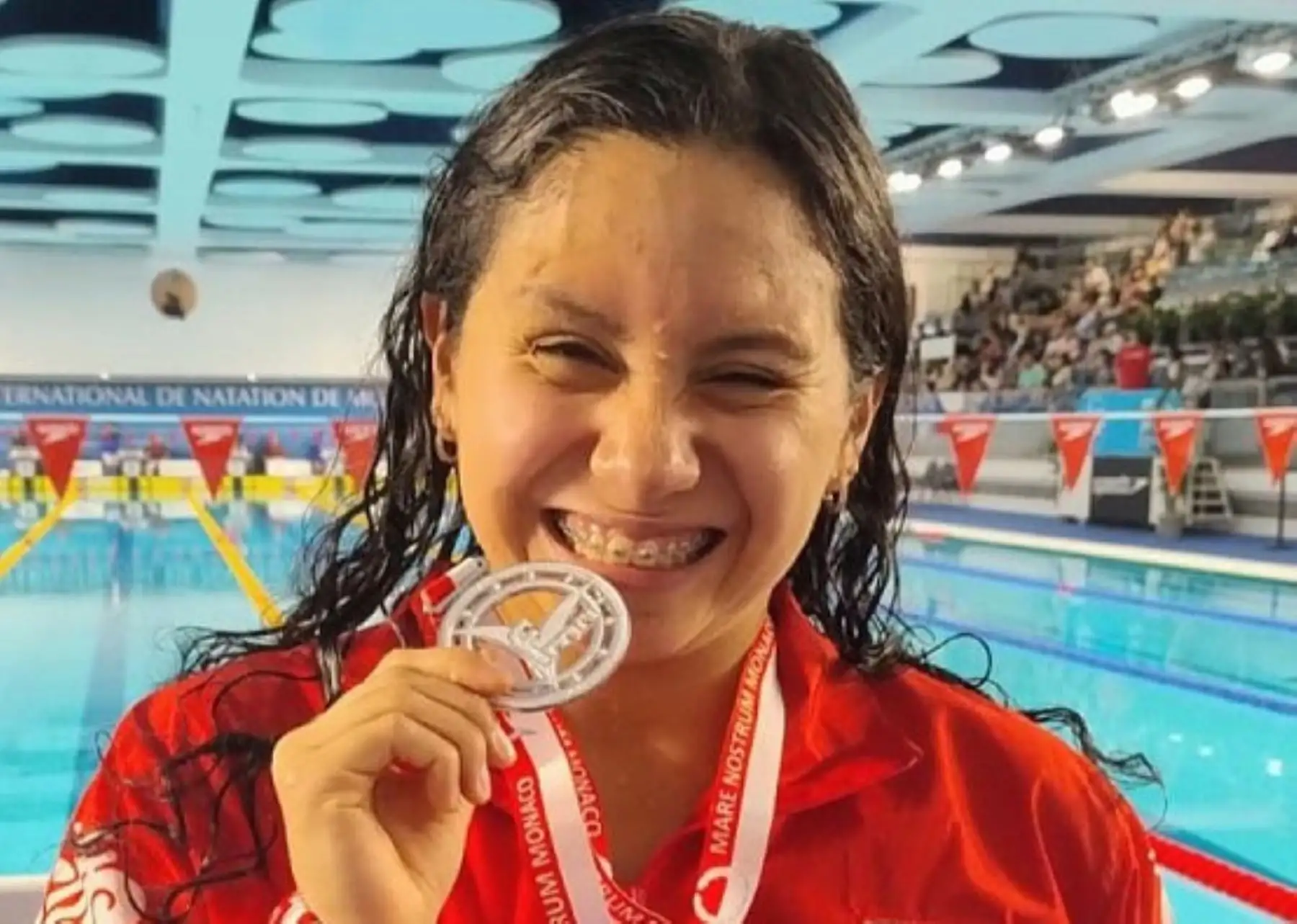 Nadadora Yasmín Silva ganó la medalla de plata en el Circuito Mare Nostrum 2026