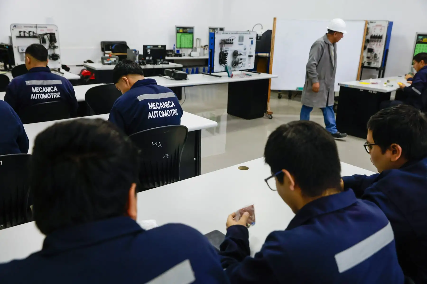 El IESTPFFAA ofrece programas técnicos orientados a responder a las demandas del mercado laboral en sectores industriales, tecnológicos y de servicios. Foto: Luis Iparraguirre.