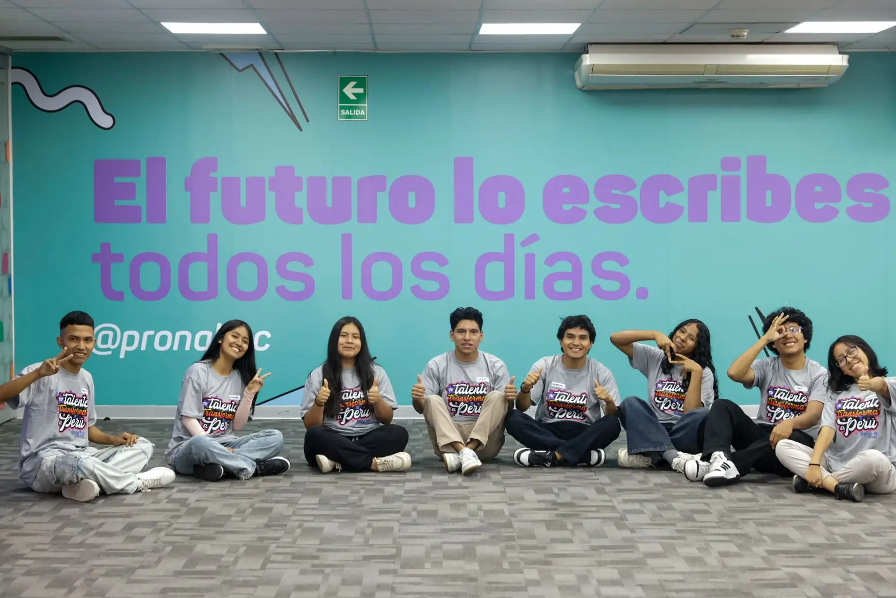 10. Becarios de distintas regiones del país compartieron una jornada de integración luego de obtener una vacante en universidades e institutos superiores gracias a Beca 18-2026. Detrás de cada sonrisa hay historias de esfuerzo, sacrificio familiar y sueños que comienzan a tomar forma a través de la educación. Foto: Luis Iparraguirre.