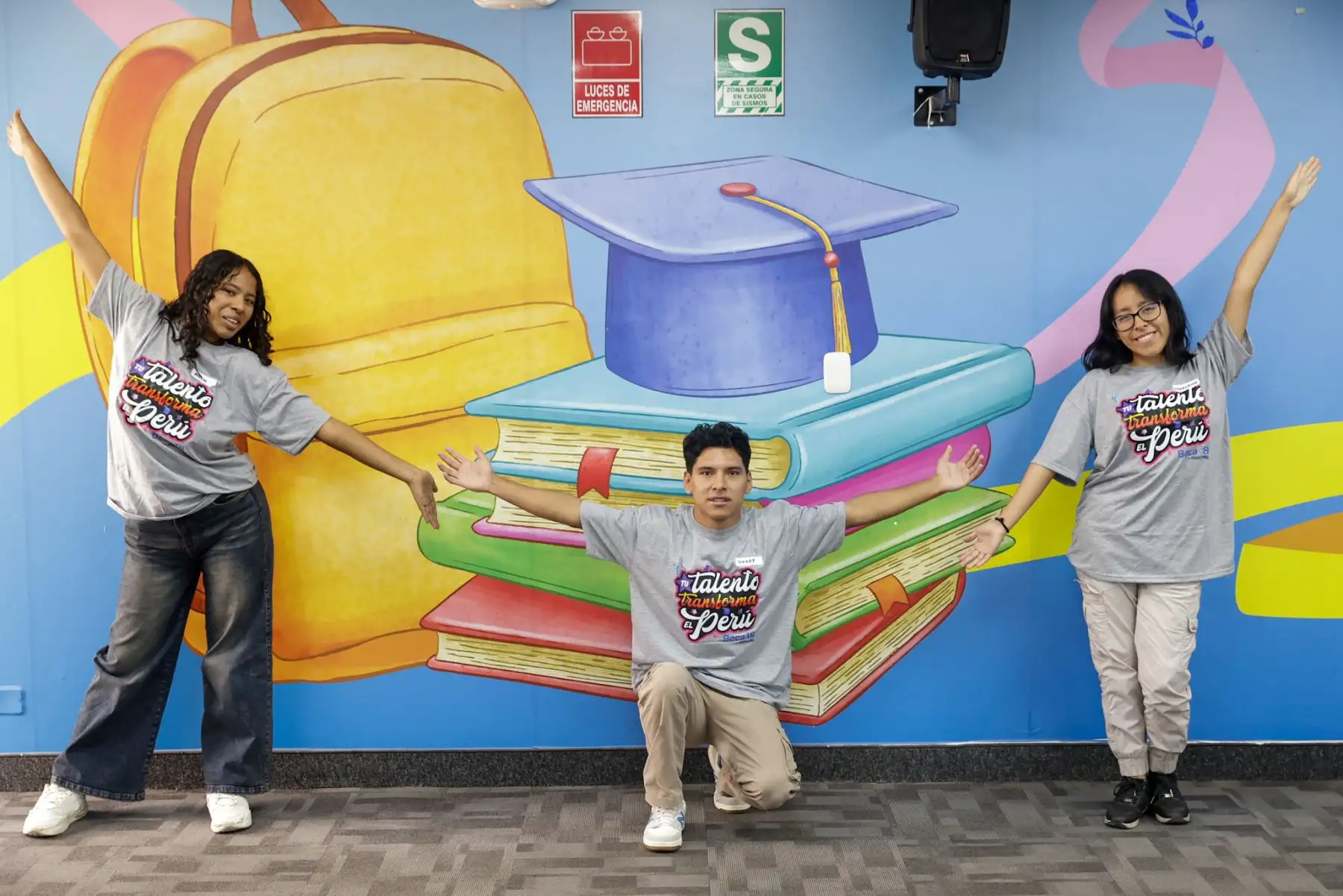 Los becarios Geraldine Sofía Gozme Ñaupas, Joseph Meléndez Ortiz y Ruth Noemí Zapata Bravo ingresaron a las carreras de Farmacia y Bioquímica, Electricidad Industrial y Administración y Finanzas en la UNMSM, Tecsup y ESAN, respectivamente, gracias al programa Beca 18-2026 de Pronabec. Los jóvenes resaltaron que esta oportunidad les permitirá fortalecer su formación profesional y alcanzar nuevas metas académicas y laborales. Foto: Luis Iparraguirre.