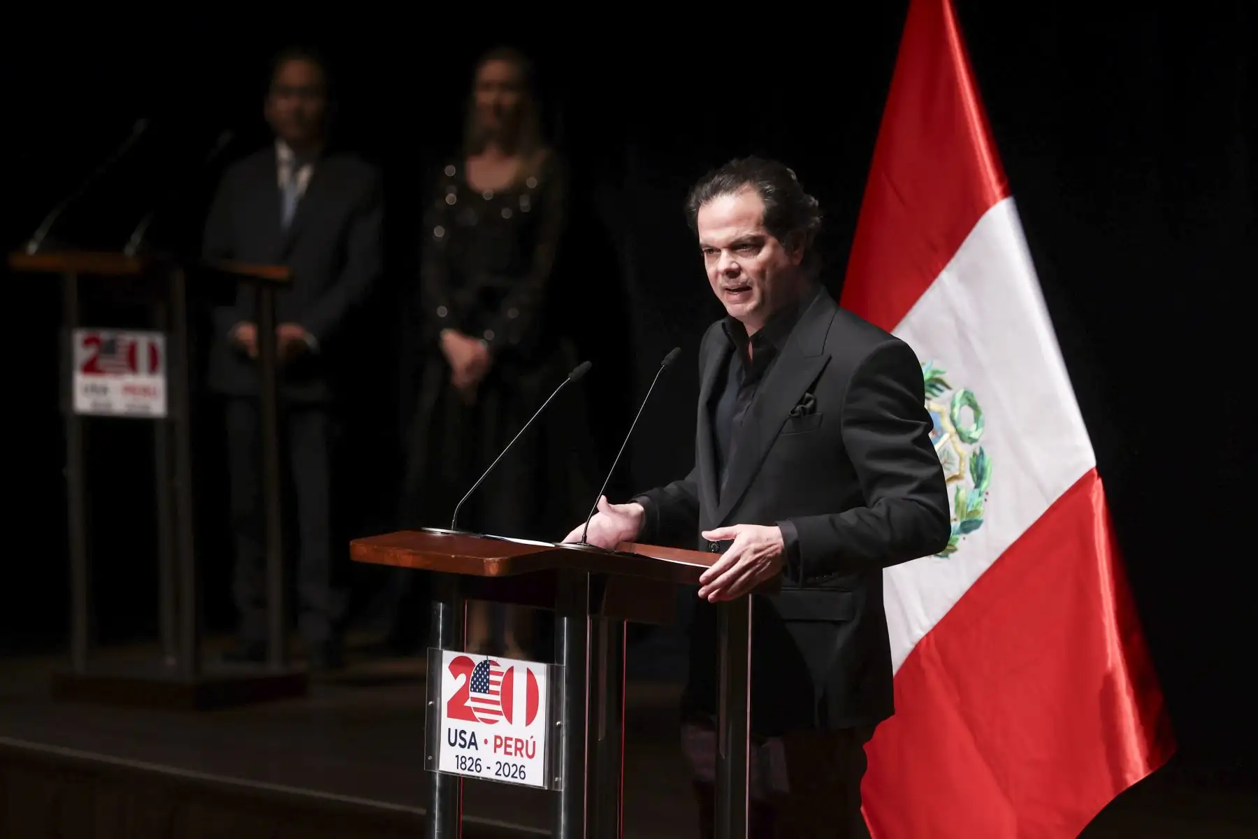 El embajador de Estados Unidos, Bernie Navarro , brindan declaraciones a la prensa durante la celebración del Bicentenario de las relaciones entre Perú y Estados Unidos. Foto: ANDINA/Melina Mejía