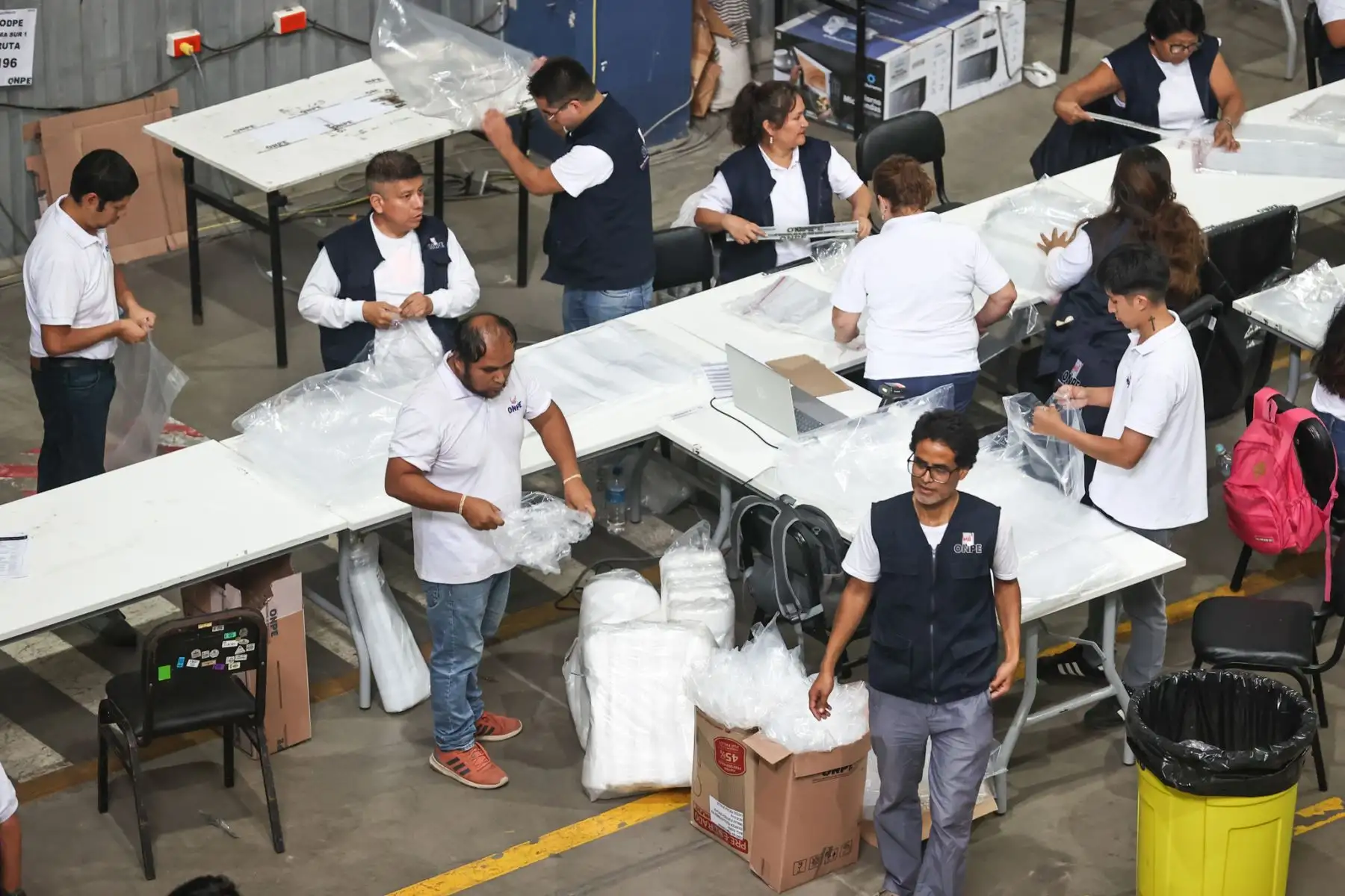 El despliegue del material electoral se realizó desde el distrito de Lurín hacia las Oficinas Descentralizadas de Procesos Electorales (ODPE) en regiones. Foto: ANDINA/ Juan Carlos Guzmán