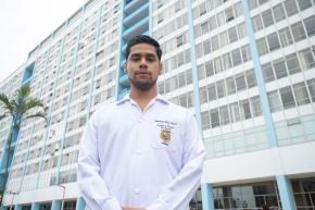 “Decidí estudiar medicina para saber qué hacer cuando un paciente realmente lo necesita. Salvar una vida en el momento exacto es uno de los retos más grandes y mi forma de retribuir la ayuda recibida”, afirmó Sebastián Oliva. Foto: ANDINA/Difusión