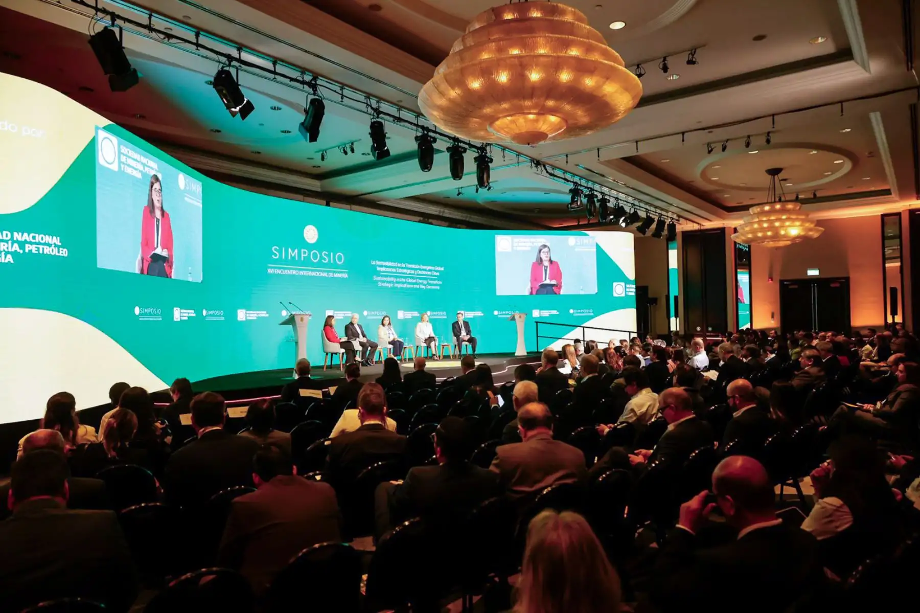 El segundo día del Simposio – XVI Encuentro Internacional de Minería, organizado por la Sociedad Nacional de Minería, Petróleo y Energía (SNMPE), reunió a especialistas, empresarios y autoridades para debatir sobre sostenibilidad, transición energética, resiliencia del sistema eléctrico y gestión del talento en el sector minero-energético. La jornada incluyó conferencias, paneles y mesas redondas enfocadas en los desafíos estratégicos de la minería y su impacto en el desarrollo económico del país. Foto: ANDINA/Luis Iparraguirre