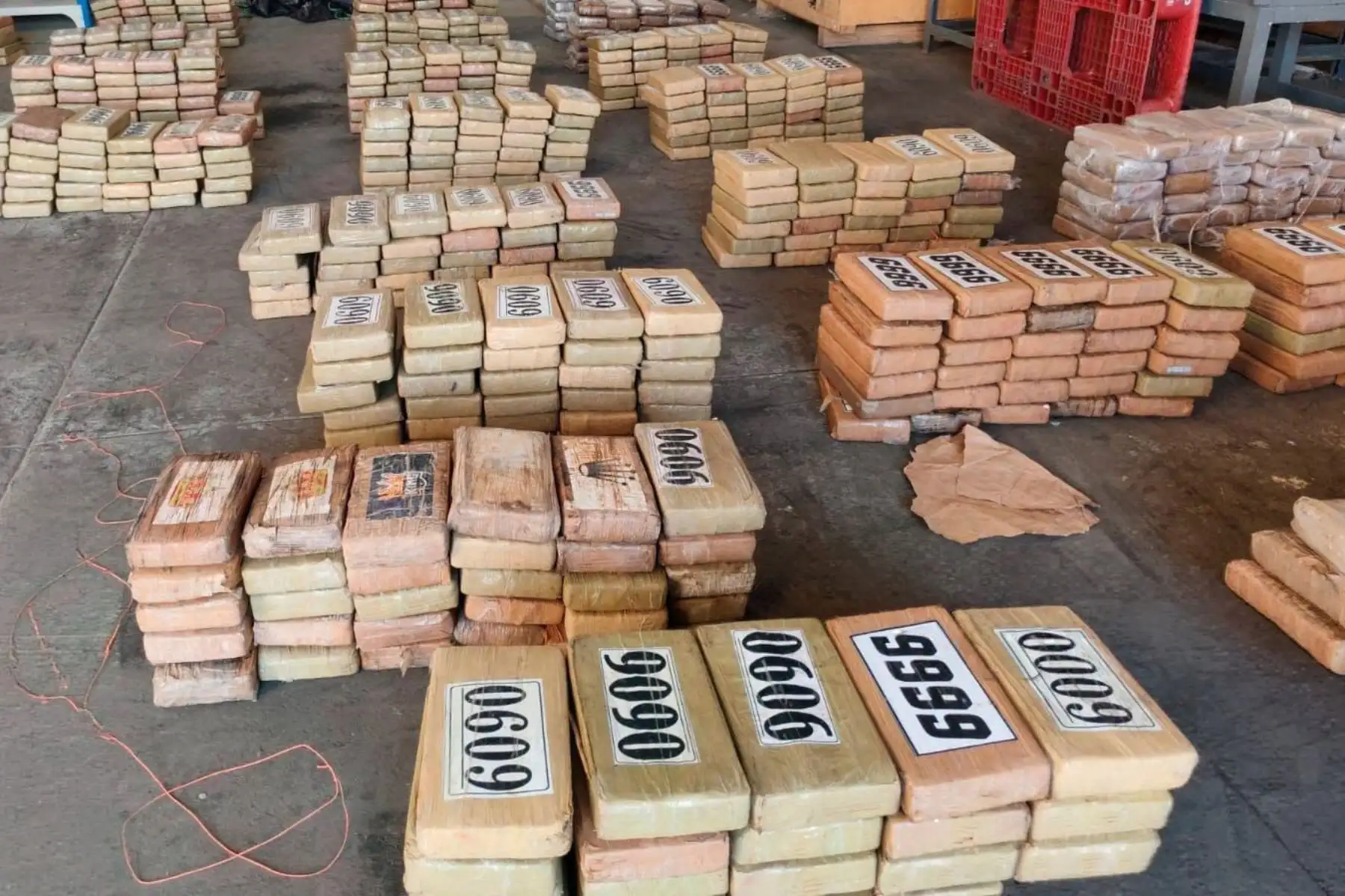 Marina de Guerra incauta más de 900 kilos de droga rumbo a Costa Rica