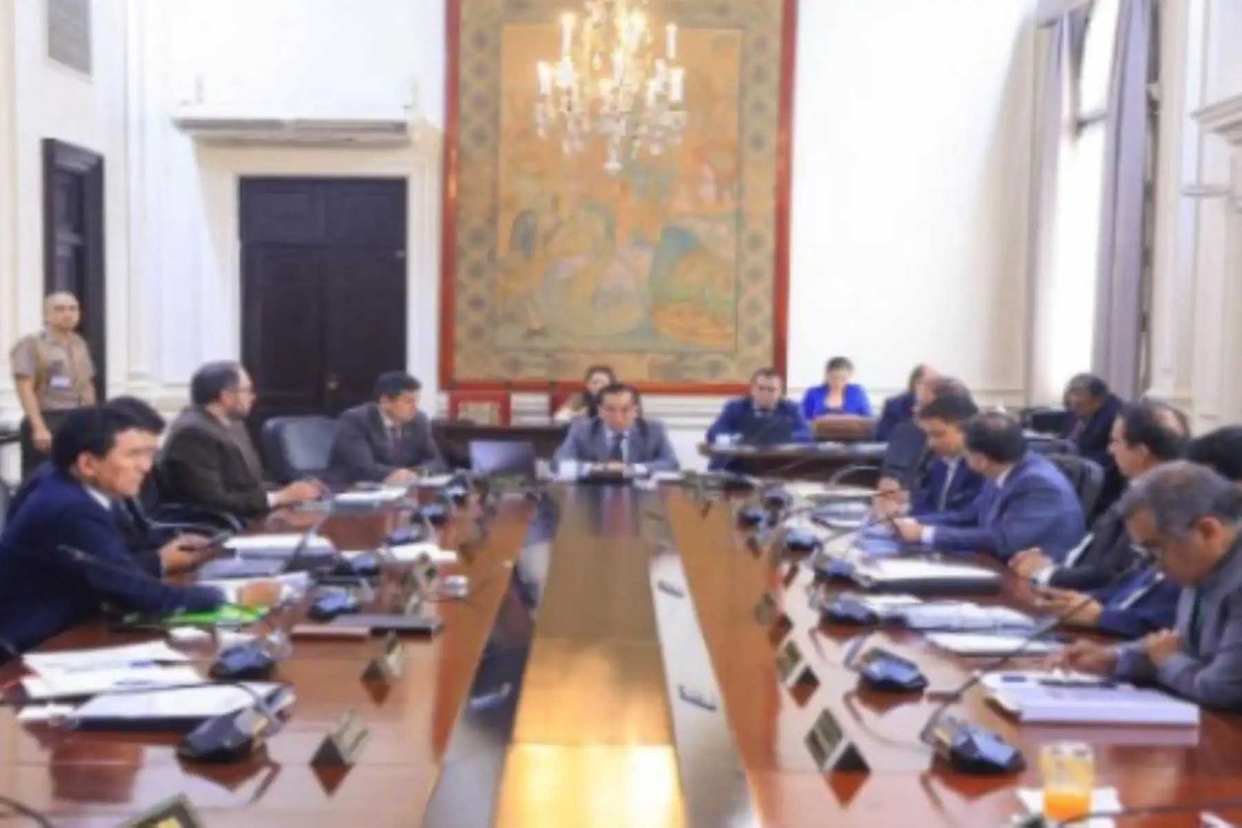 Gobierno aprueba subsidio para transportistas y medidas para fortalecer la economía