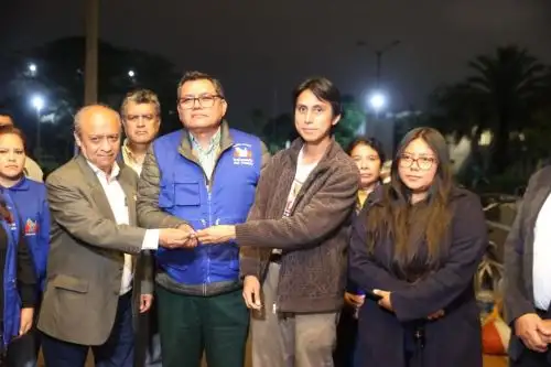 Llave de la puerta número 2 fue entregada a Elmo del Valle, director de la La Dirección General de Administración (DGA) de la Universidad Mayor de San Marcos